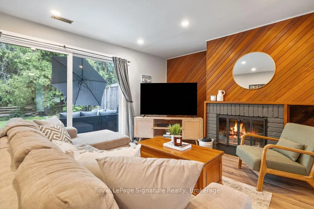 Photo 13 of 124 Escarpment Crescent, Collingwood — HOMEH