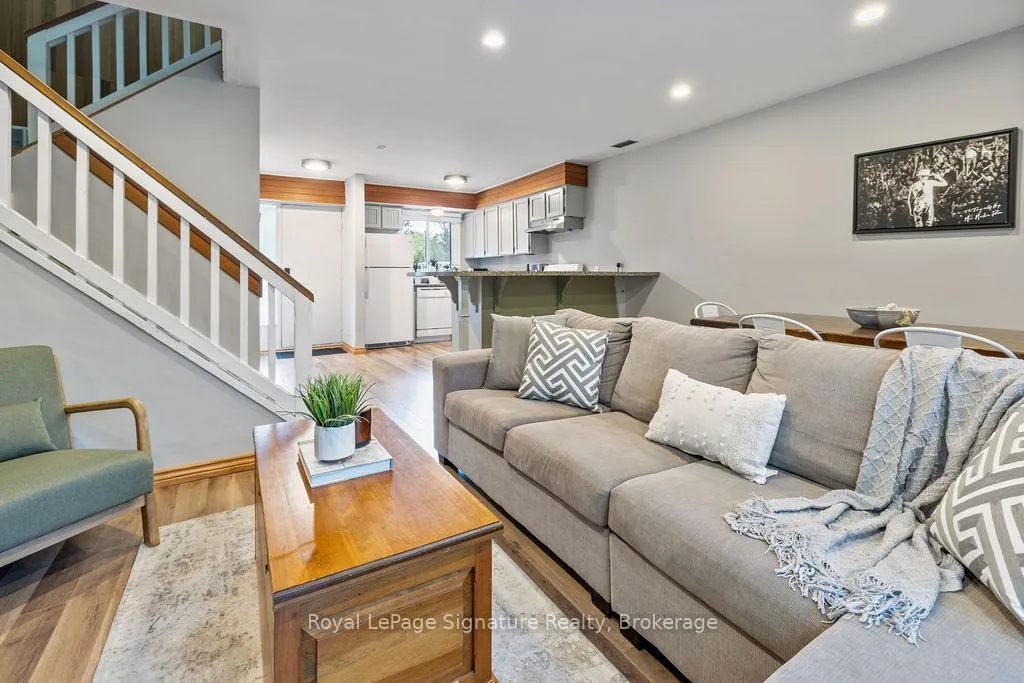 Photo 15 of 124 Escarpment Crescent, Collingwood — HOMEH