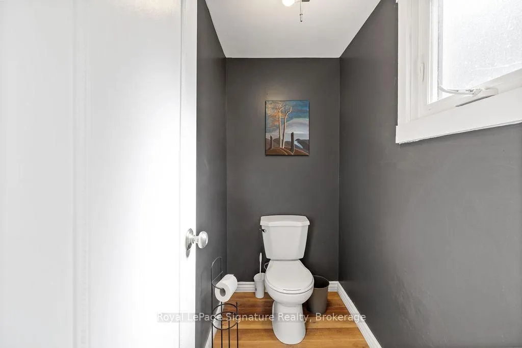 Photo 16 of 124 Escarpment Crescent, Collingwood — HOMEH