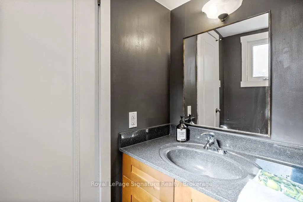 Photo 17 of 124 Escarpment Crescent, Collingwood — HOMEH