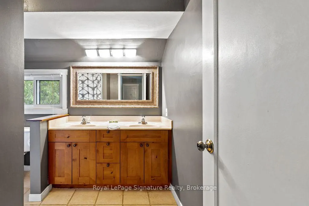 Photo 25 of 124 Escarpment Crescent, Collingwood — HOMEH