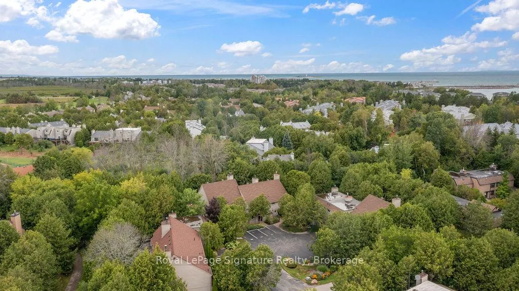 Photo 33 of 124 Escarpment Crescent, Collingwood — HOMEH