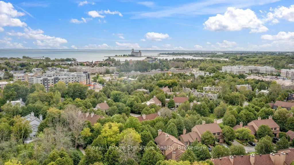 Photo 34 of 124 Escarpment Crescent, Collingwood — HOMEH