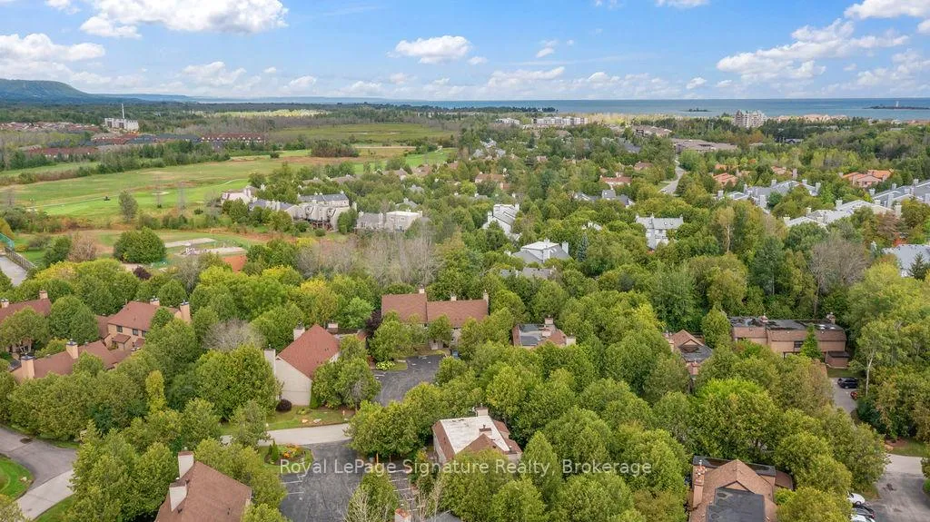 Photo 35 of 124 Escarpment Crescent, Collingwood — HOMEH