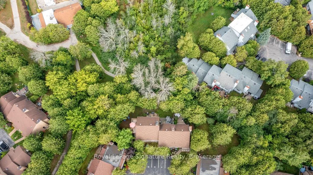 Photo 36 of 124 Escarpment Crescent, Collingwood — HOMEH