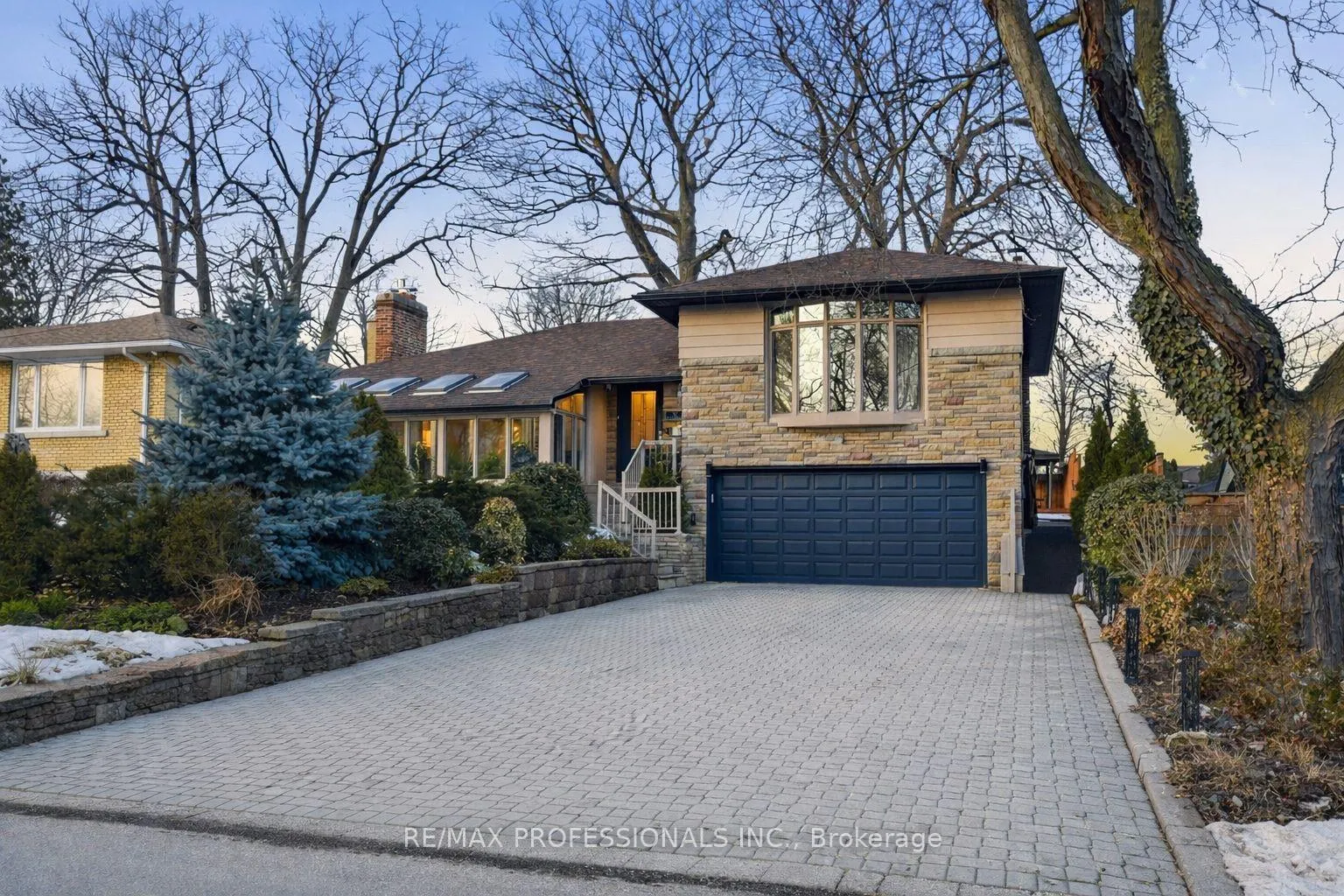 Photo 1 of 21 Ivy Lea Crescent, Etobicoke, Stonegate-Queensway — HOMEH