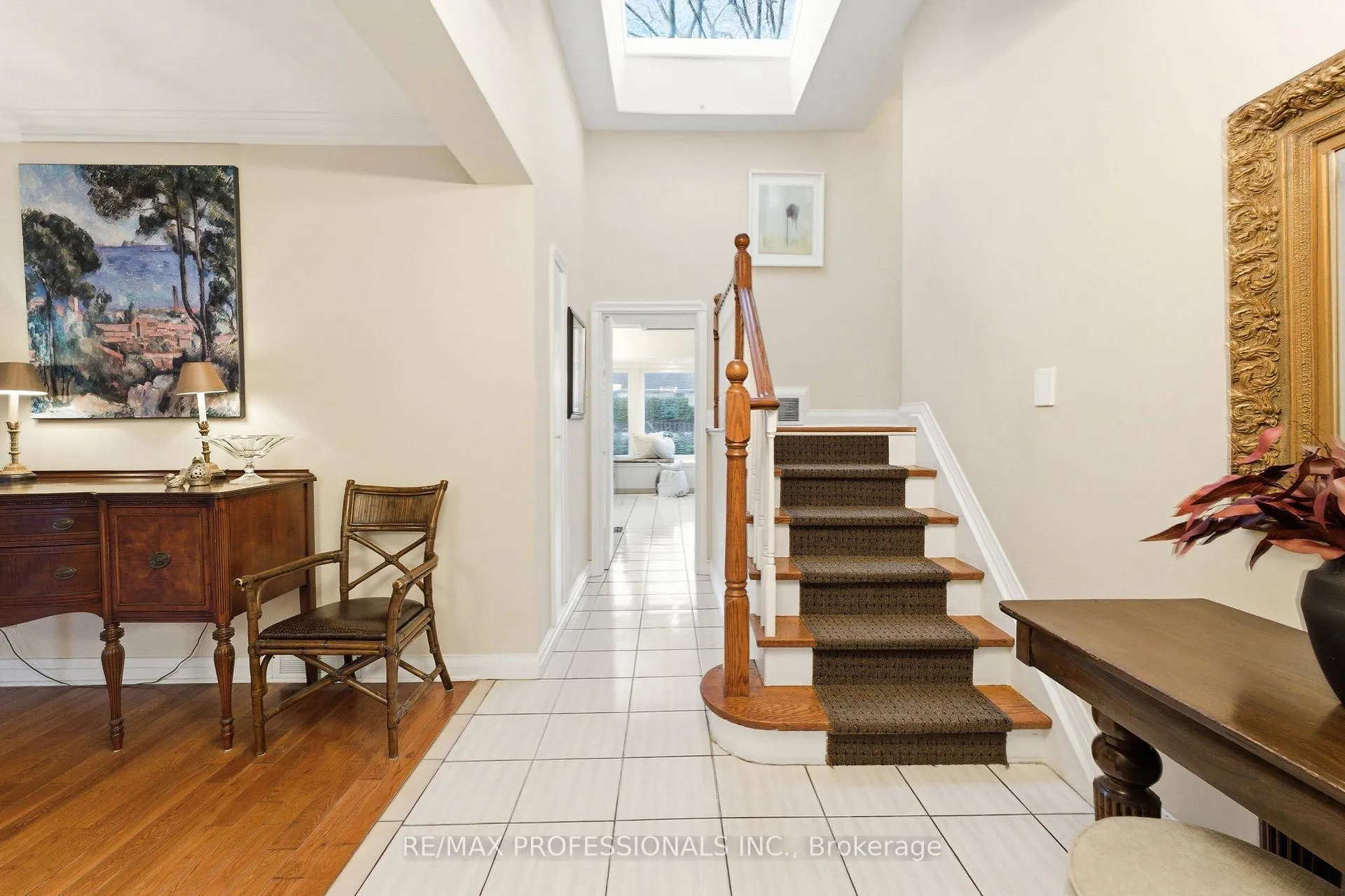 Photo 4 of 21 Ivy Lea Crescent, Etobicoke, Stonegate-Queensway — HOMEH