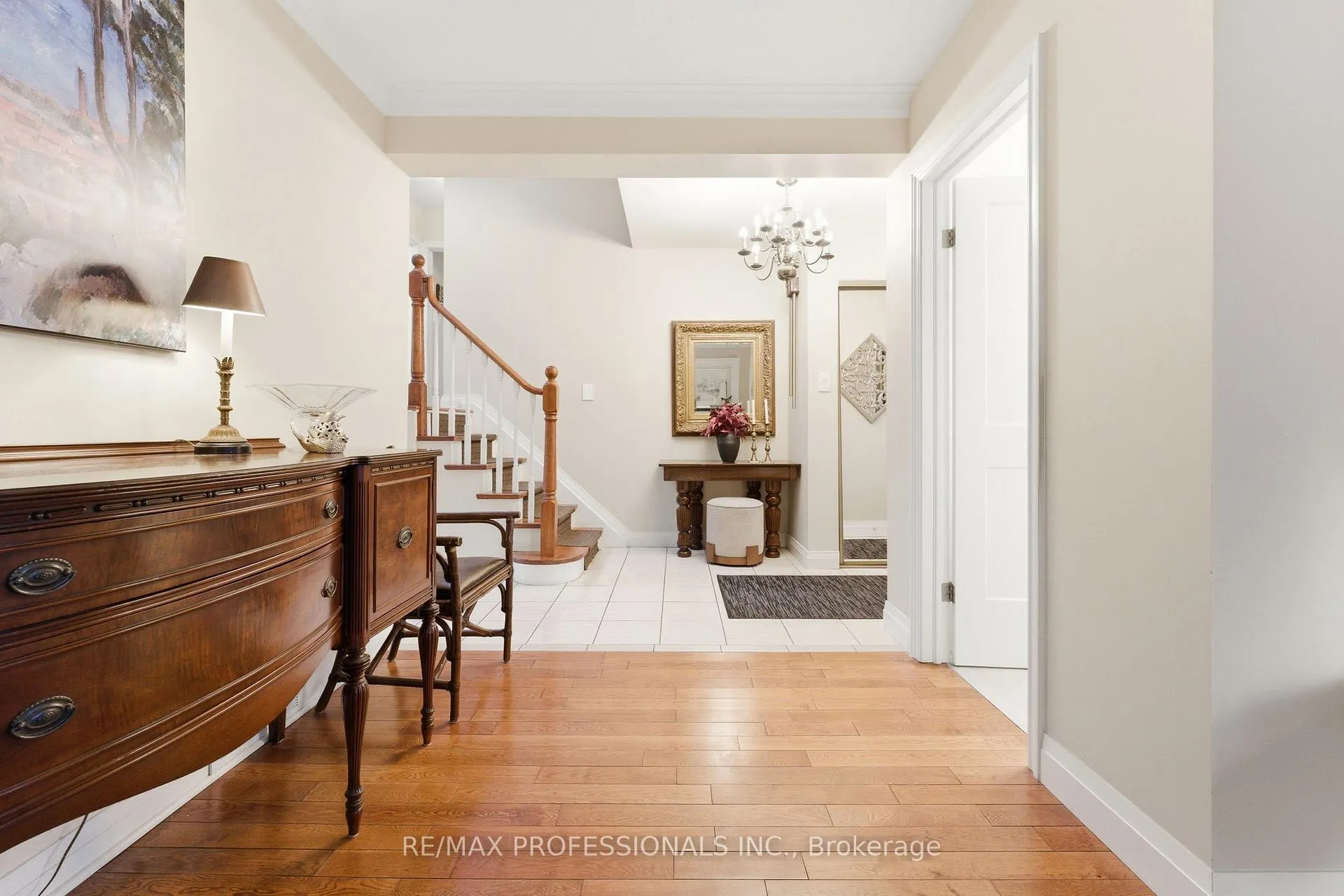 Photo 5 of 21 Ivy Lea Crescent, Etobicoke, Stonegate-Queensway — HOMEH