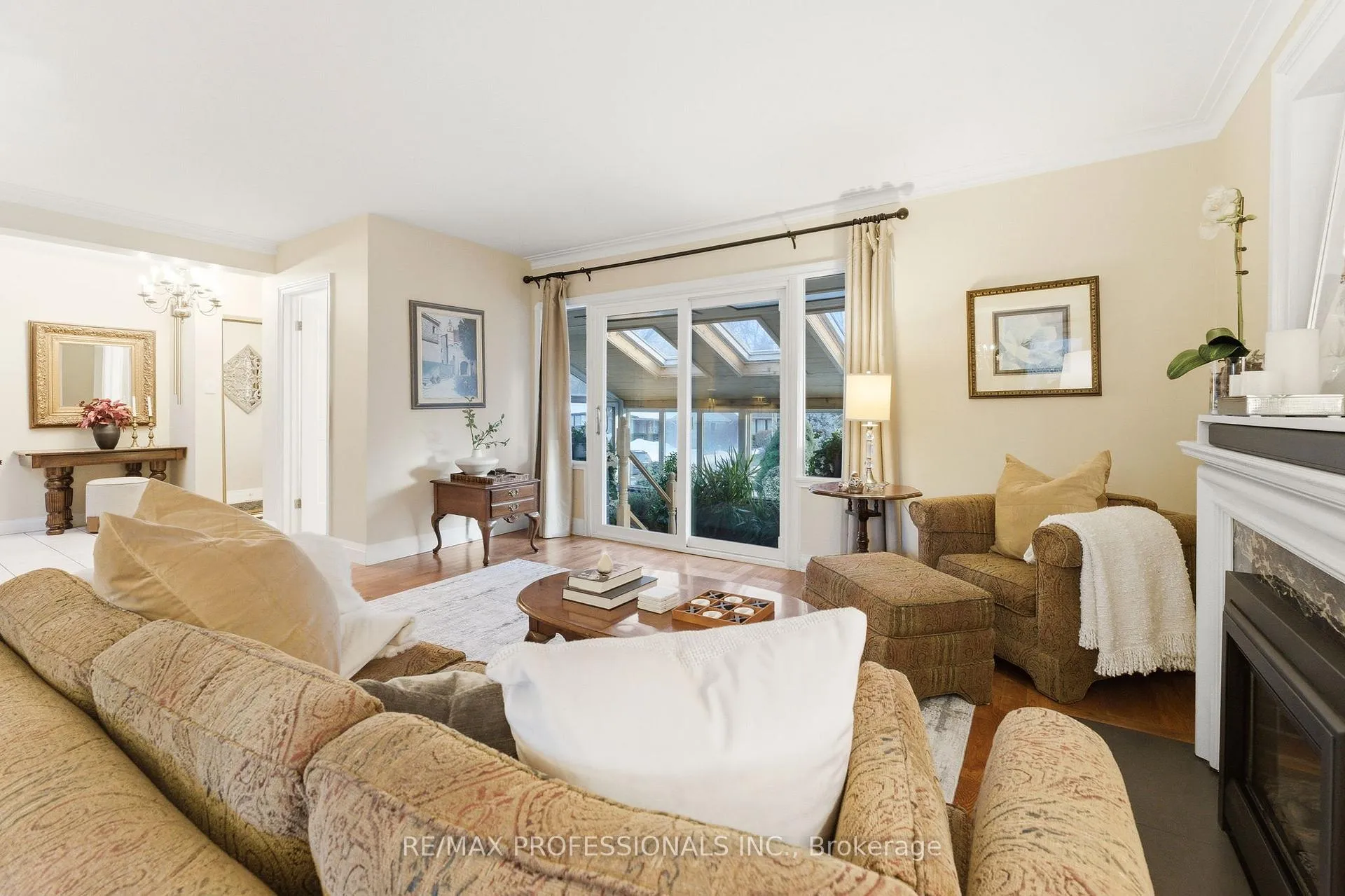 Photo 8 of 21 Ivy Lea Crescent, Etobicoke, Stonegate-Queensway — HOMEH