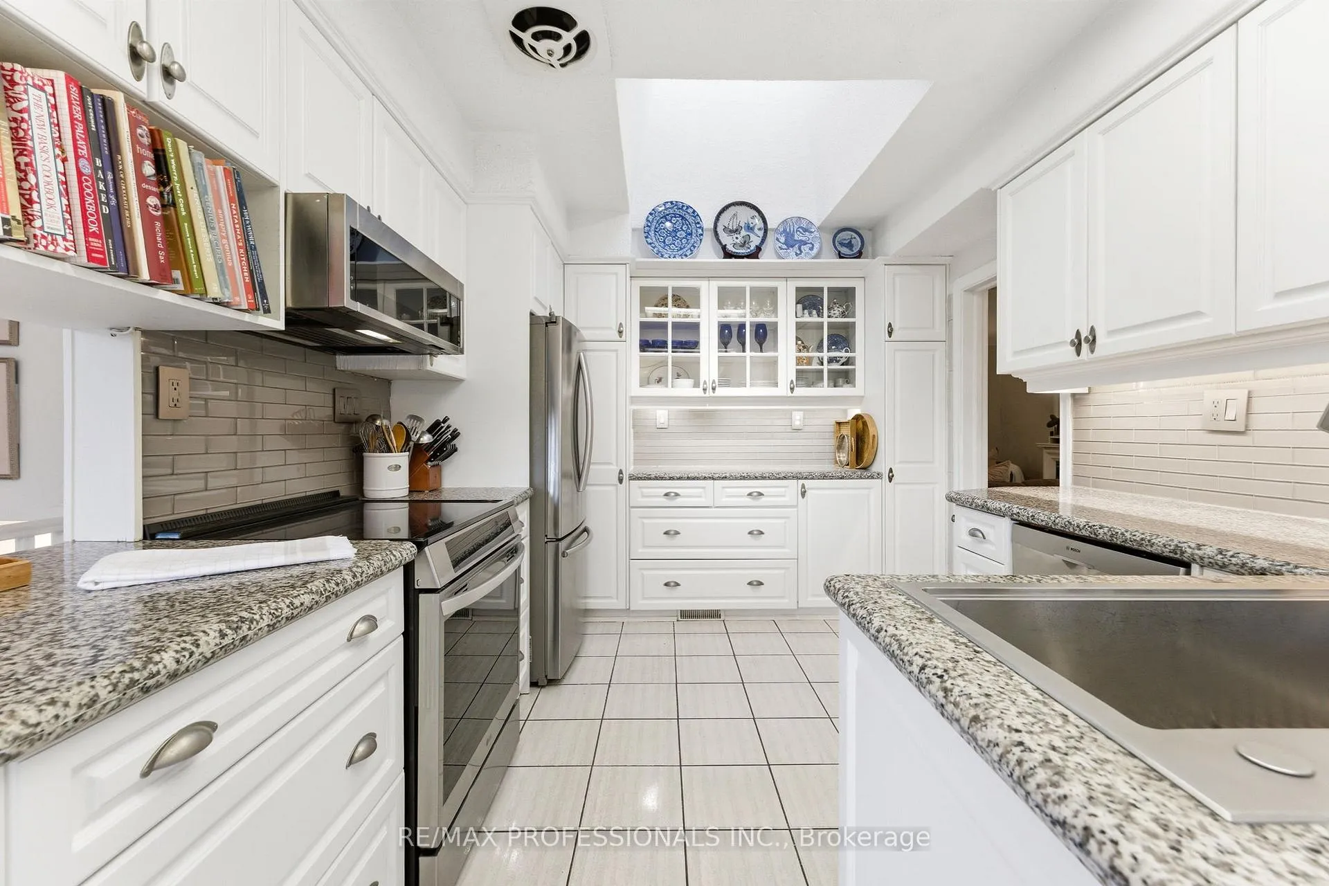 Photo 17 of 21 Ivy Lea Crescent, Etobicoke, Stonegate-Queensway — HOMEH