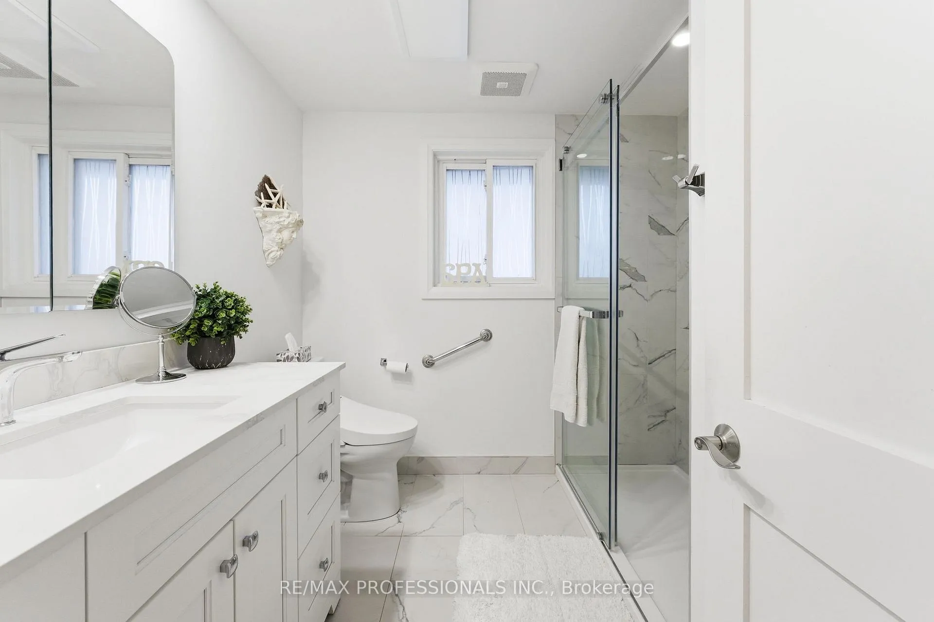 Photo 33 of 21 Ivy Lea Crescent, Etobicoke, Stonegate-Queensway — HOMEH