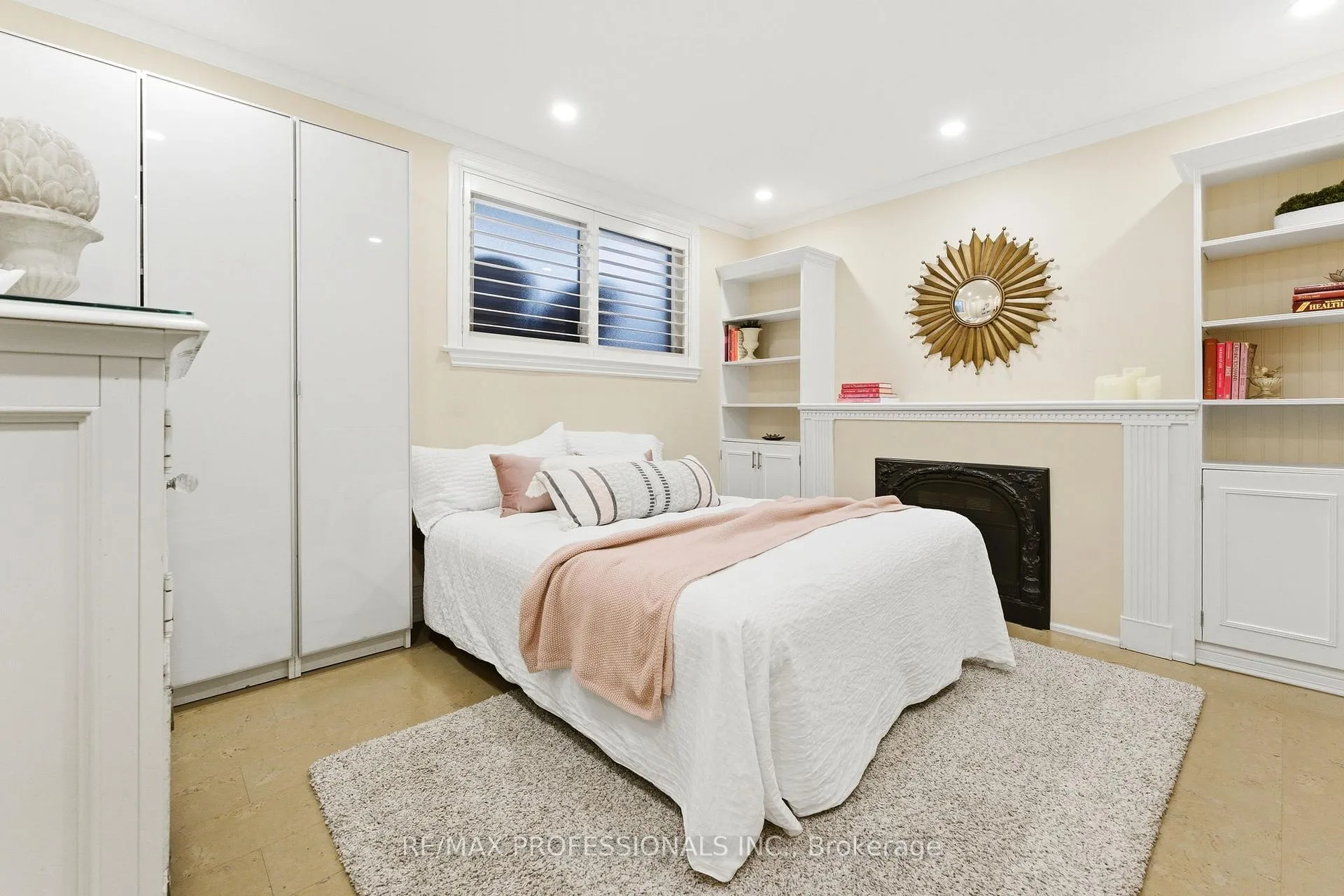Photo 34 of 21 Ivy Lea Crescent, Etobicoke, Stonegate-Queensway — HOMEH