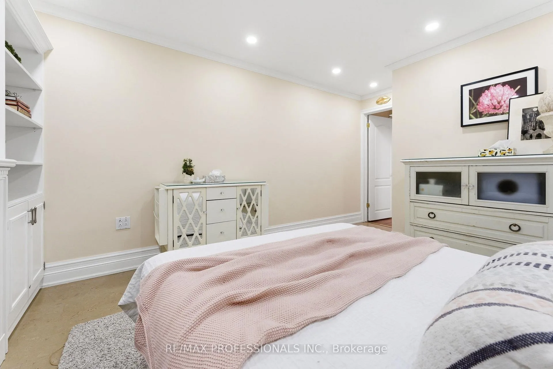 Photo 35 of 21 Ivy Lea Crescent, Etobicoke, Stonegate-Queensway — HOMEH