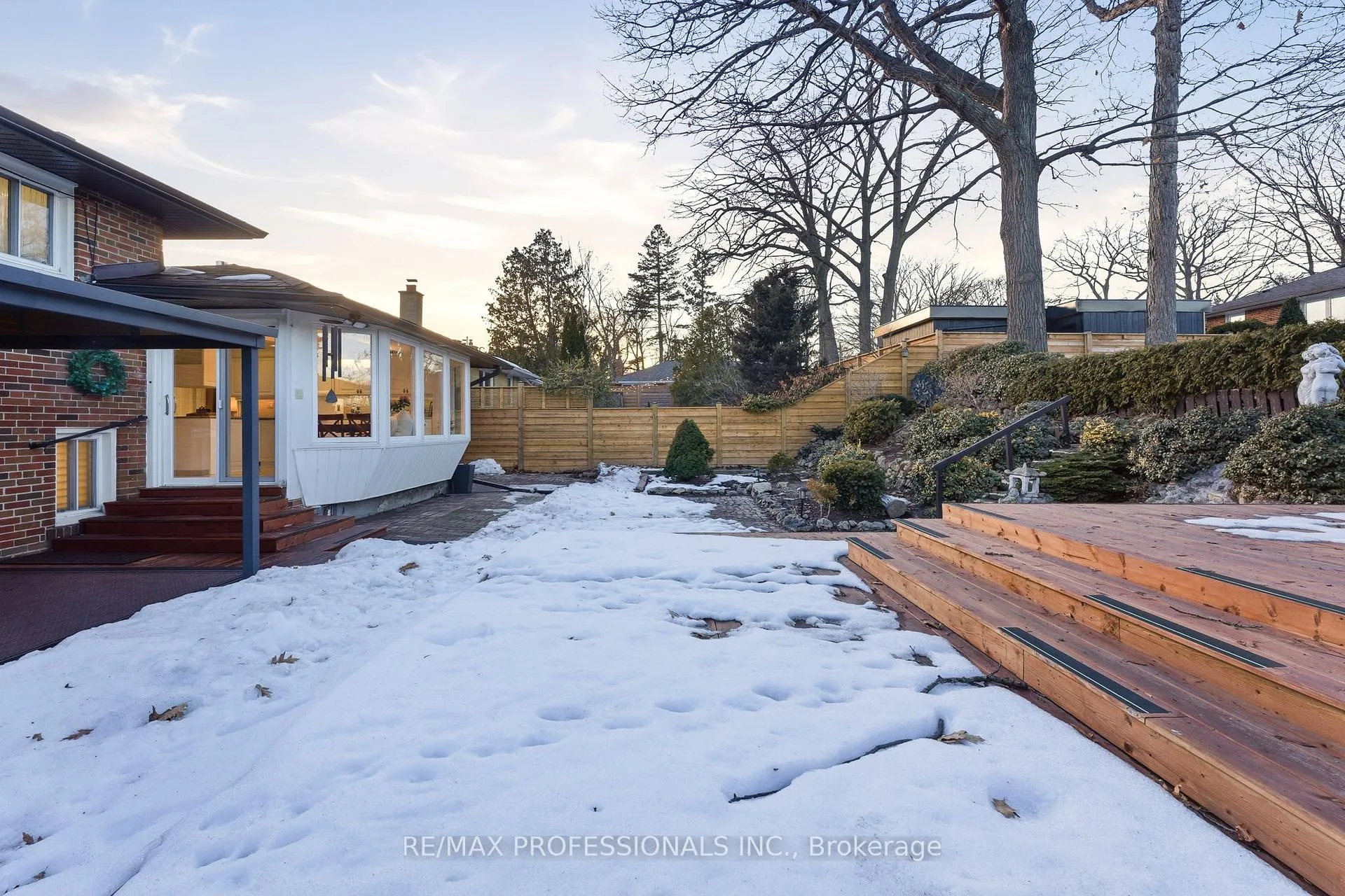Photo 42 of 21 Ivy Lea Crescent, Etobicoke, Stonegate-Queensway — HOMEH