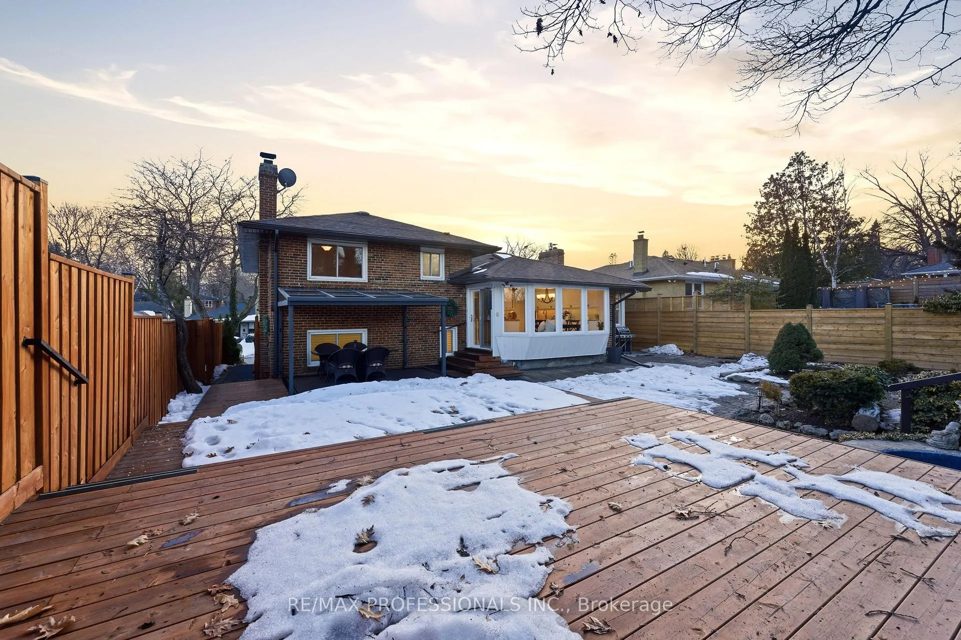 Photo 45 of 21 Ivy Lea Crescent, Etobicoke, Stonegate-Queensway — HOMEH