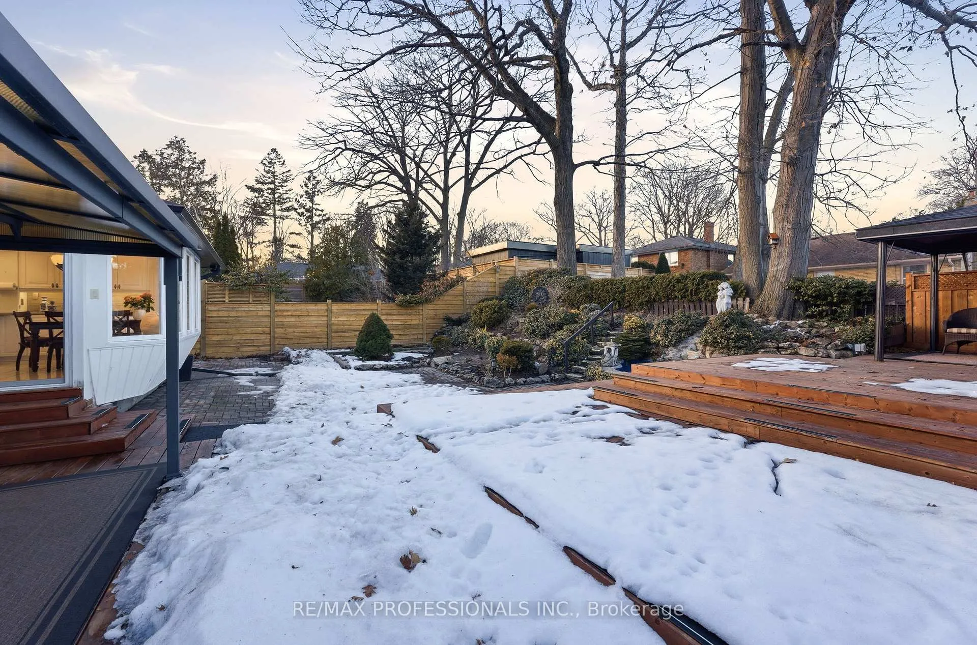 Photo 47 of 21 Ivy Lea Crescent, Etobicoke, Stonegate-Queensway — HOMEH