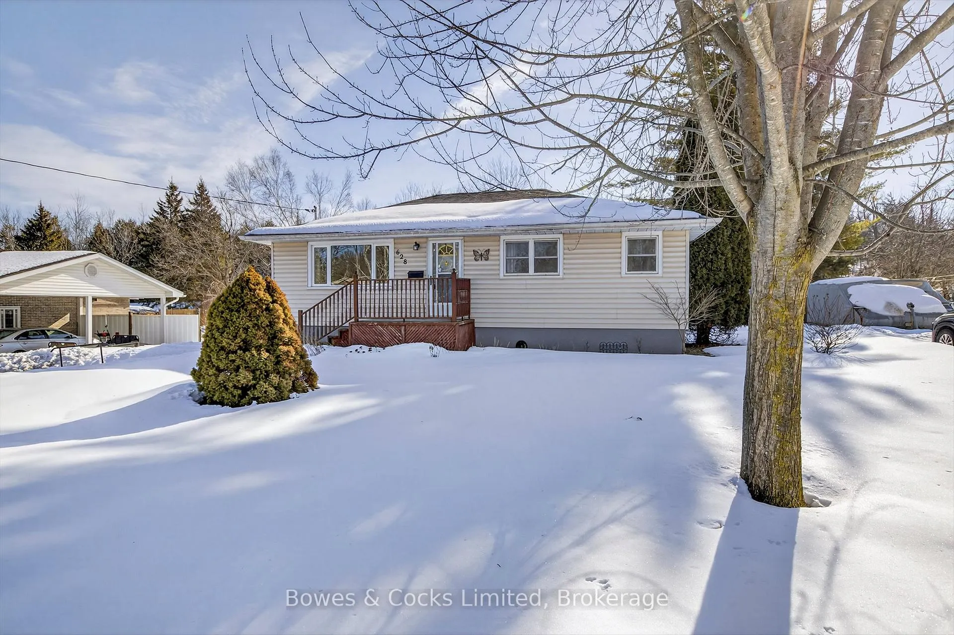 Photo 2 of 628 Corrigan Crescent, Peterborough, Ashburnham Ward 4 — HOMEH