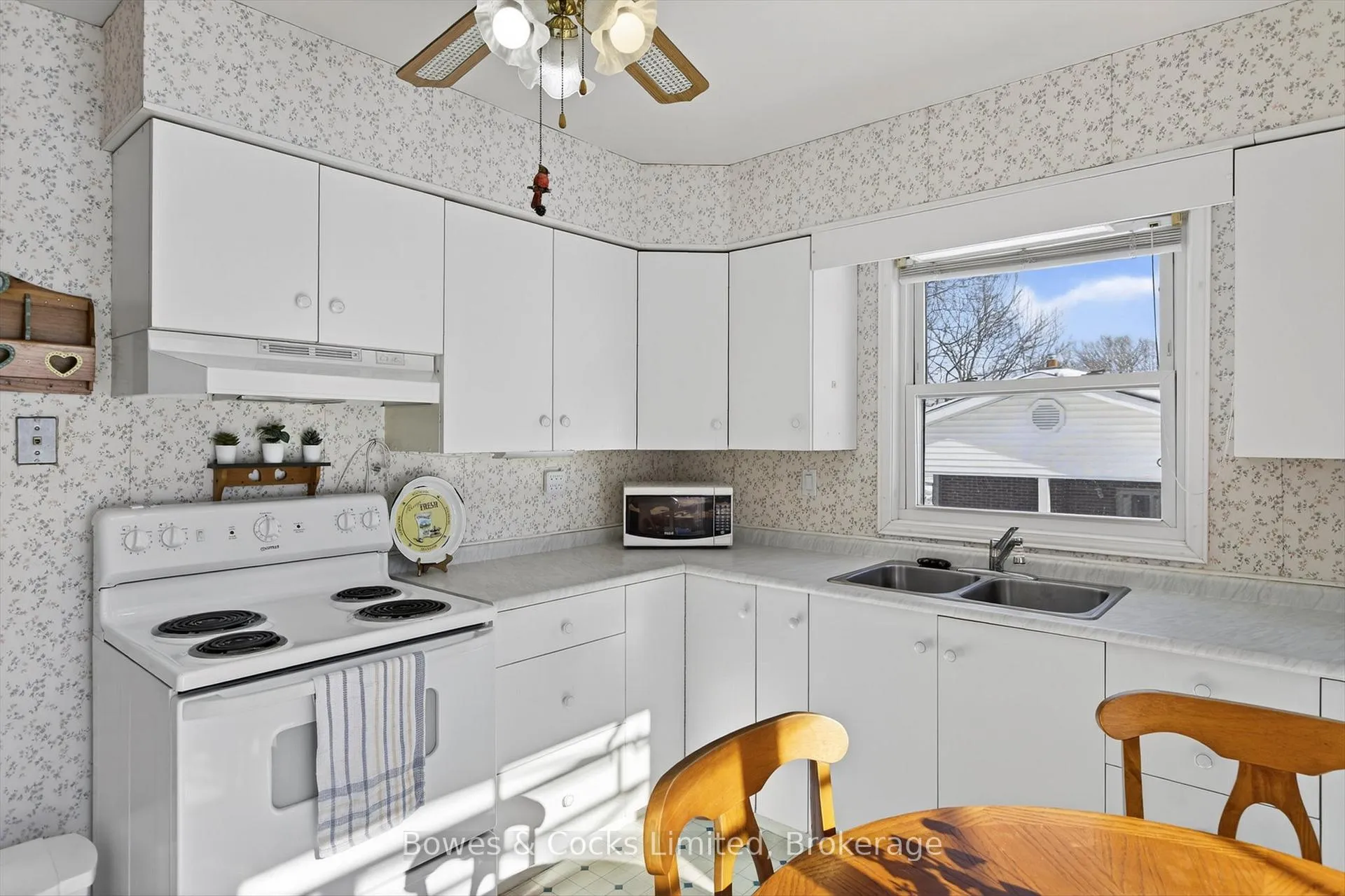 Photo 12 of 628 Corrigan Crescent, Peterborough, Ashburnham Ward 4 — HOMEH