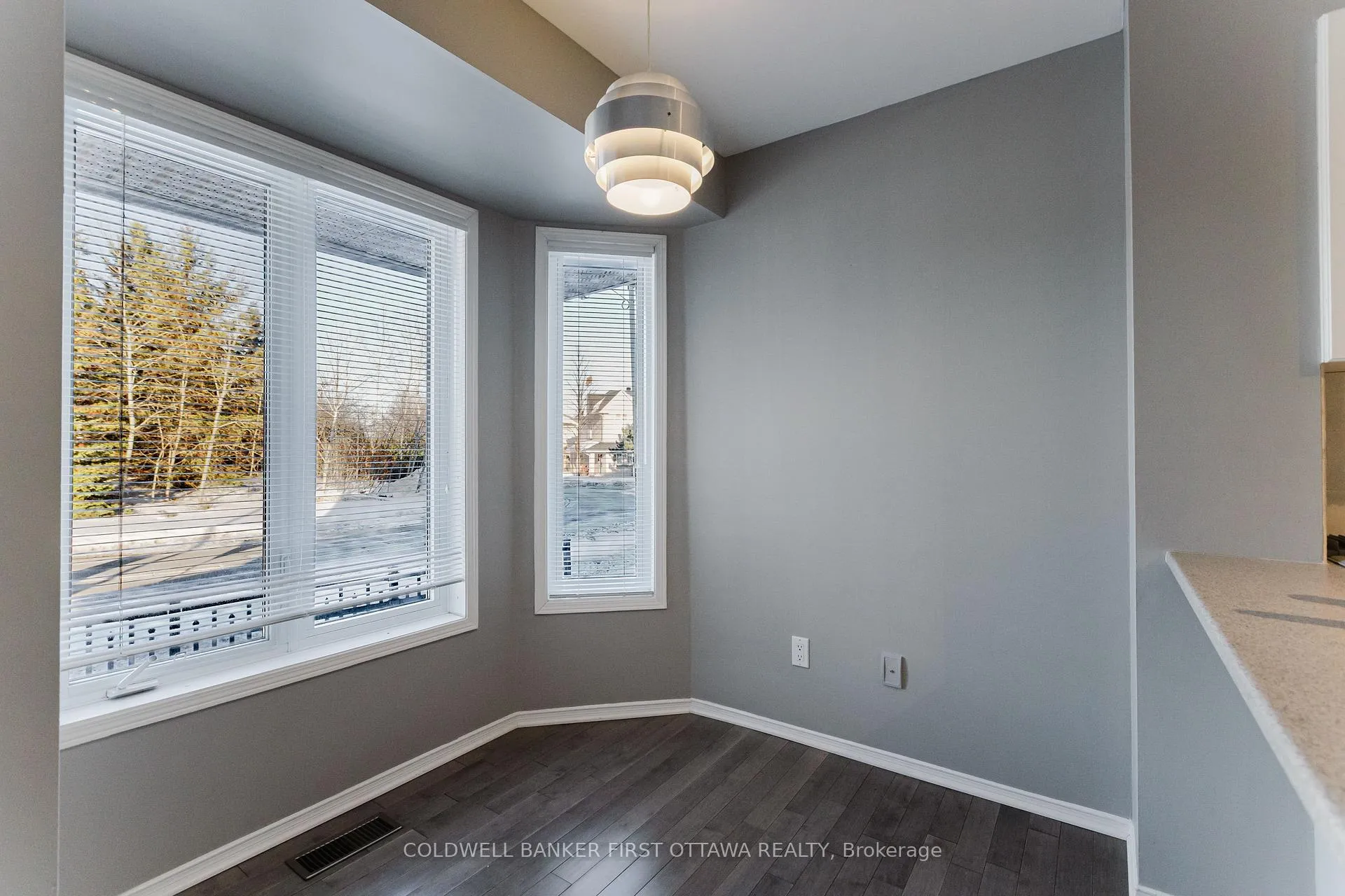 Photo 3 of 292 Cresthaven Drive, Ottawa, Barrhaven East — HOMEH