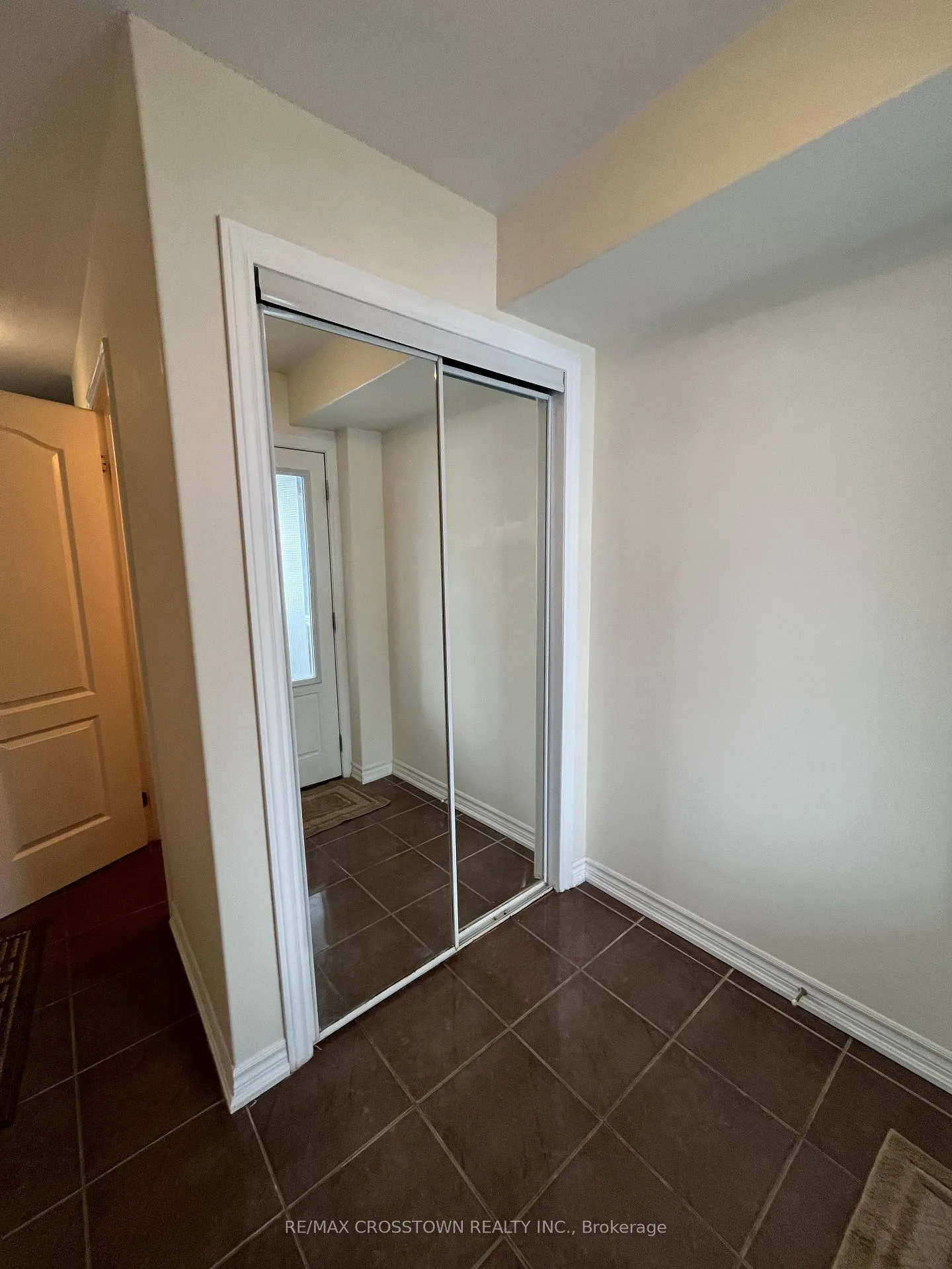 Photo 2 of Unit 21, 90 Sovereign's Gate, Barrie, Innis-Shore — HOMEH