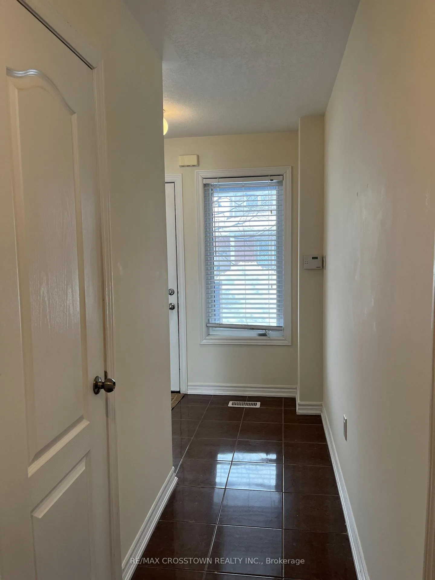 Photo 3 of Unit 21, 90 Sovereign's Gate, Barrie, Innis-Shore — HOMEH