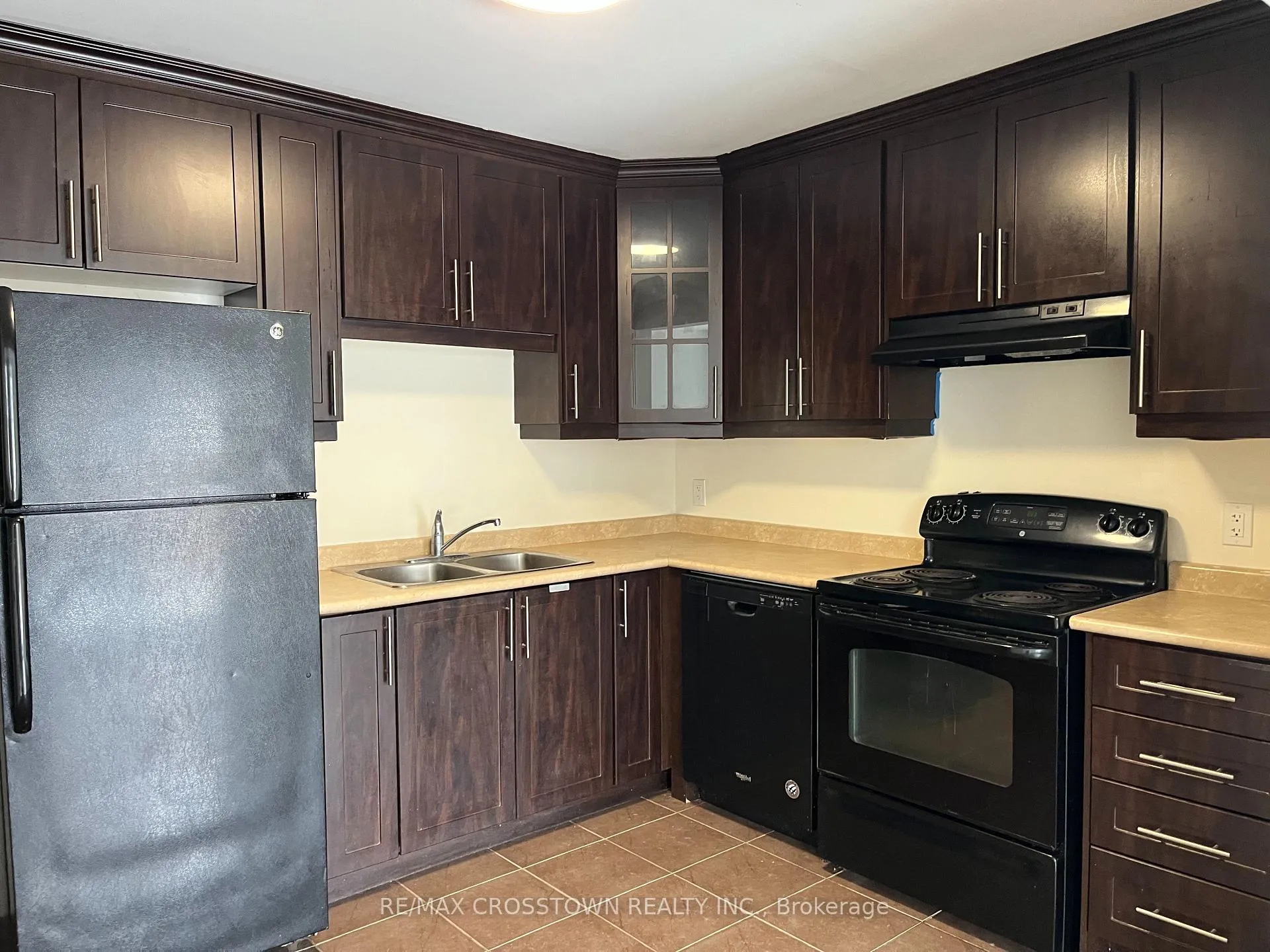 Photo 5 of Unit 21, 90 Sovereign's Gate, Barrie, Innis-Shore — HOMEH