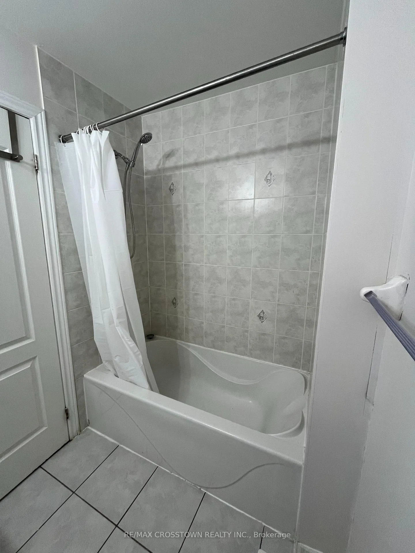 Photo 13 of Unit 21, 90 Sovereign's Gate, Barrie, Innis-Shore — HOMEH