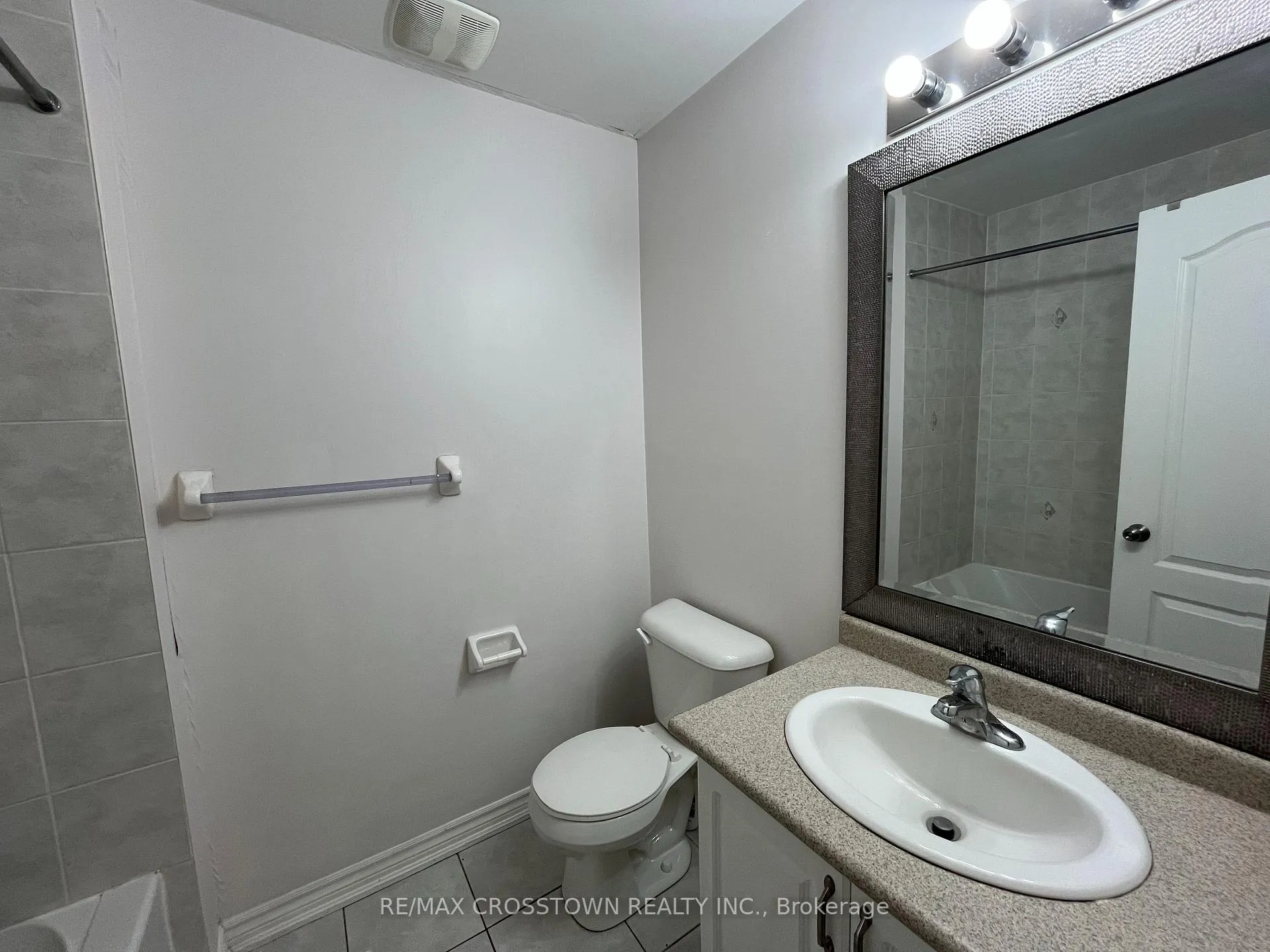 Photo 14 of Unit 21, 90 Sovereign's Gate, Barrie, Innis-Shore — HOMEH