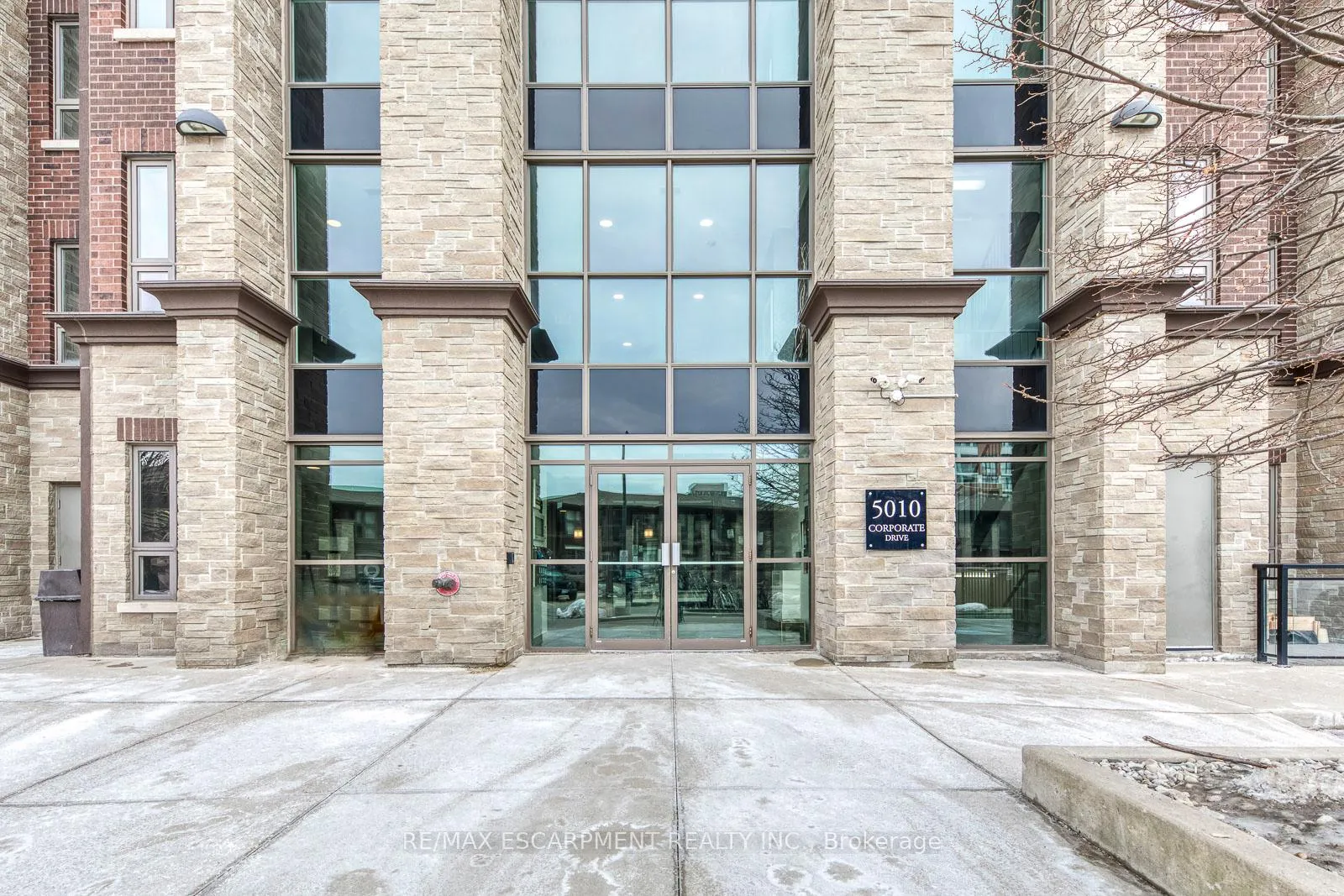 Photo 4 of Unit 114, 5010 Corporate Drive, Burlington, Uptown — HOMEH