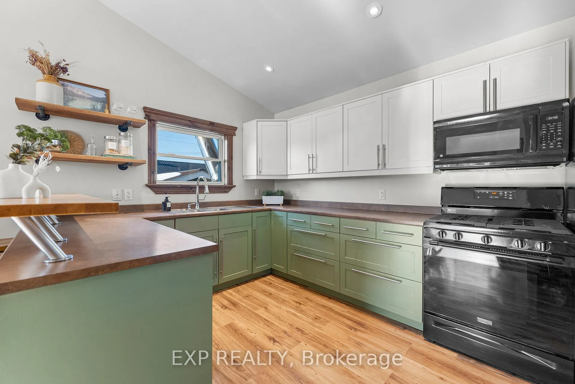 Photo 18 of 260 Tasse Avenue, Renfrew — HOMEH