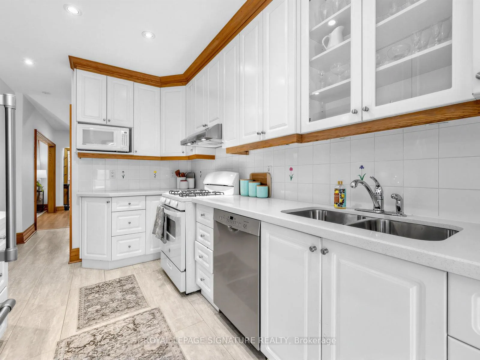 Photo 12 of 211 Arlington Avenue, Toronto, Humewood-Cedarvale — HOMEH
