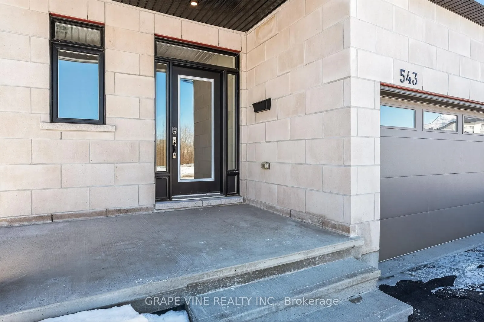 Photo 3 of 543 Tahoe Heights, Ottawa, Leitrim — HOMEH