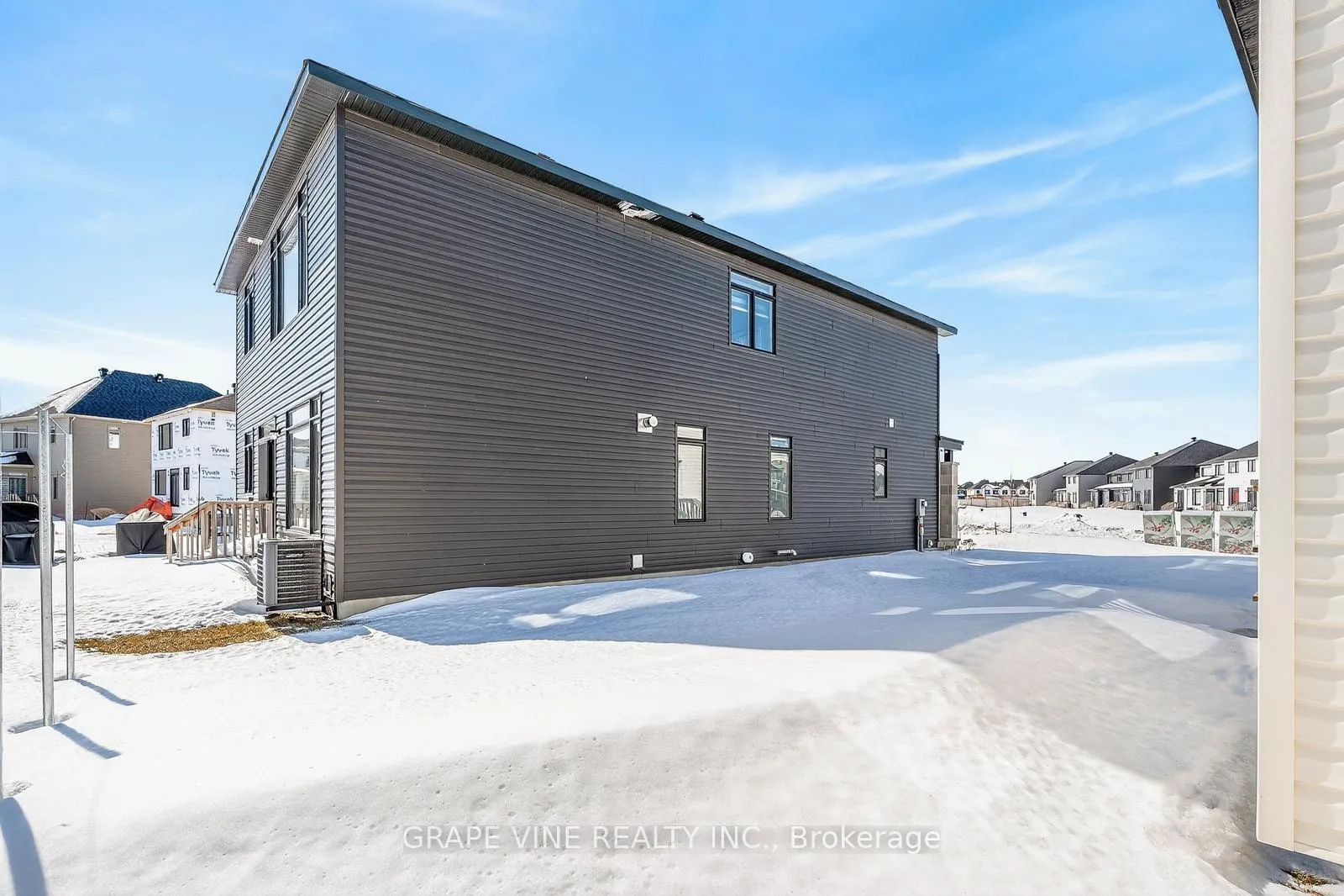Photo 4 of 543 Tahoe Heights, Ottawa, Leitrim — HOMEH