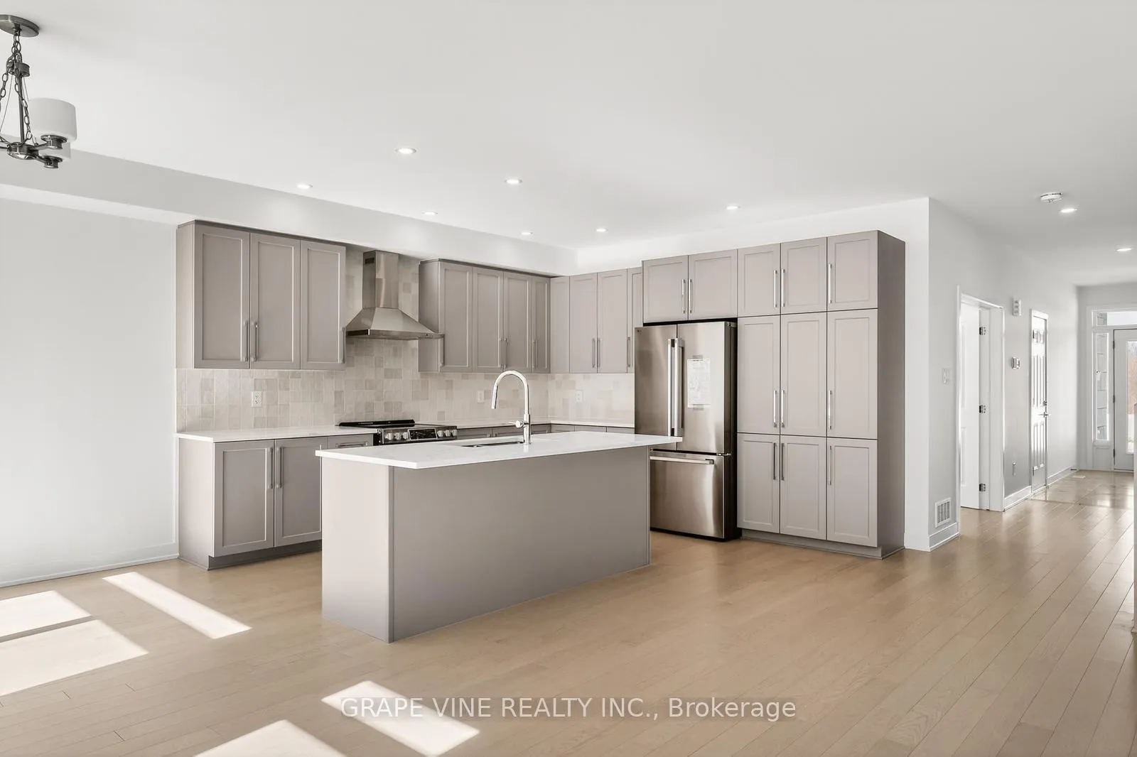 Photo 14 of 543 Tahoe Heights, Ottawa, Leitrim — HOMEH