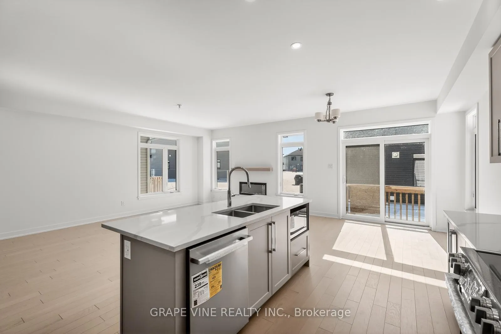 Photo 16 of 543 Tahoe Heights, Ottawa, Leitrim — HOMEH