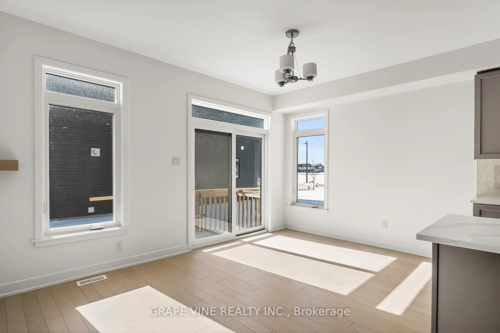 Photo 18 of 543 Tahoe Heights, Ottawa, Leitrim — HOMEH
