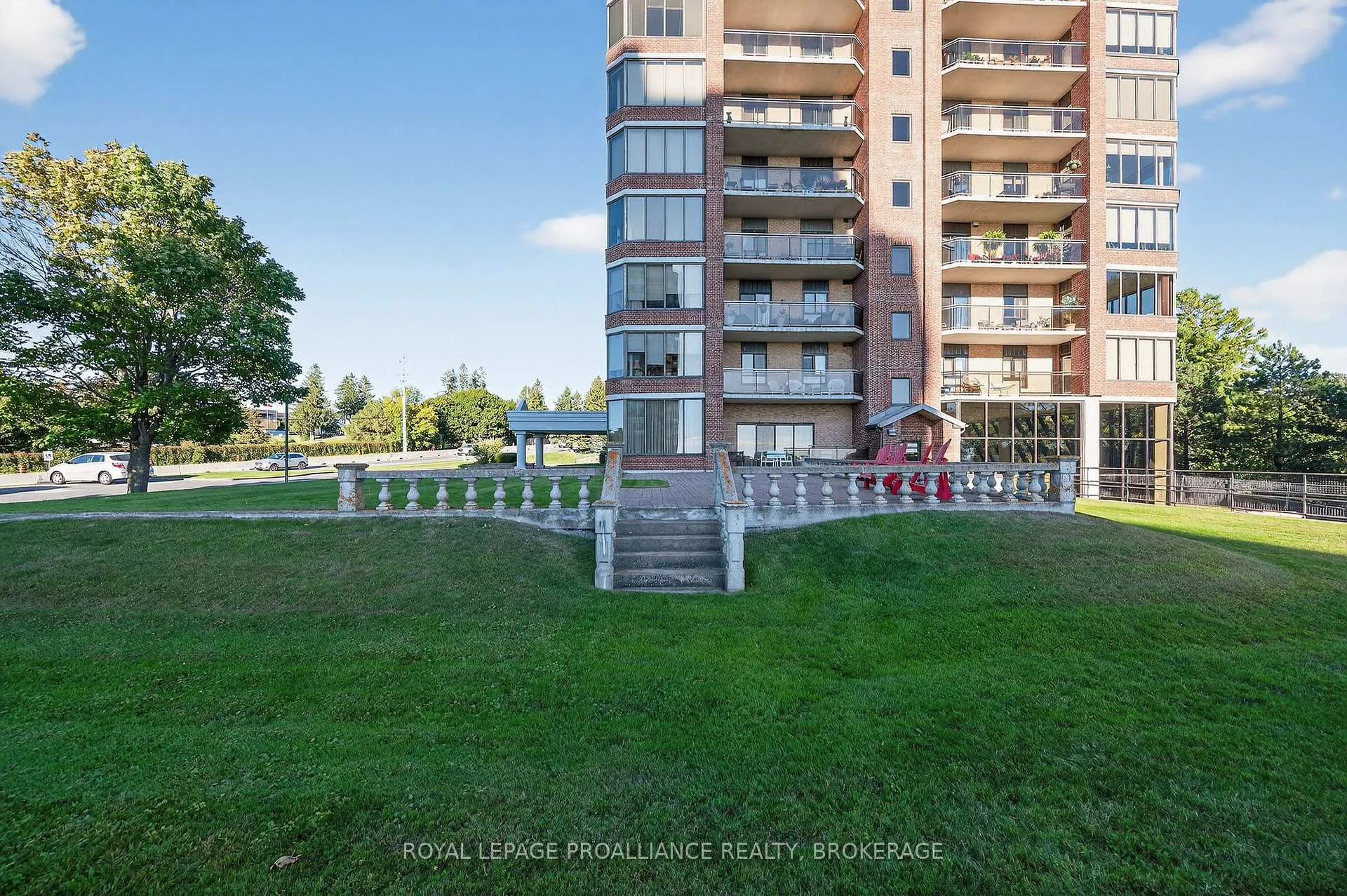 Photo 2 of Unit 404, 1000 King Street W, Kingston, Central City West — HOMEH