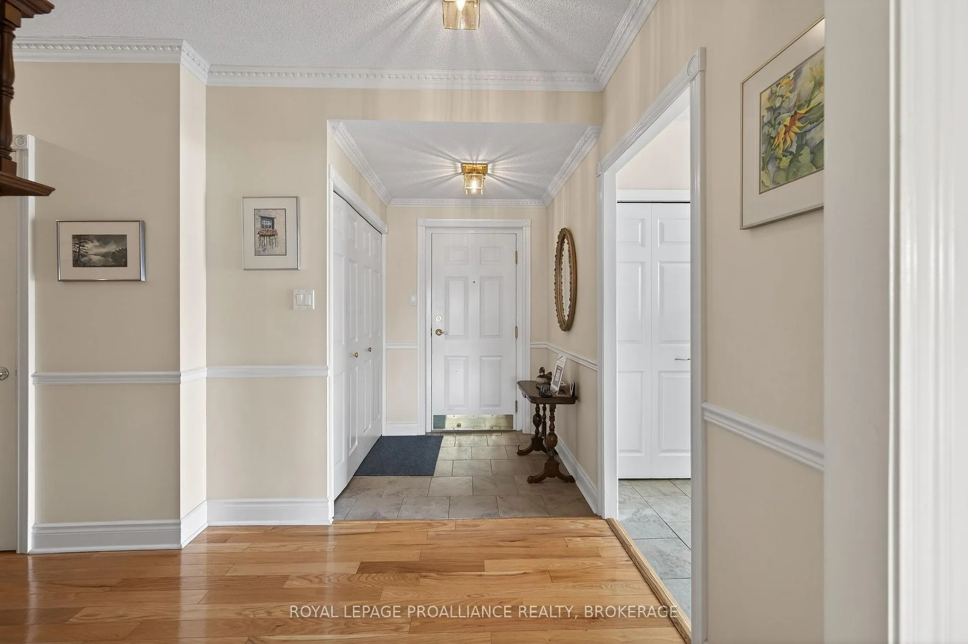 Photo 6 of Unit 404, 1000 King Street W, Kingston, Central City West — HOMEH