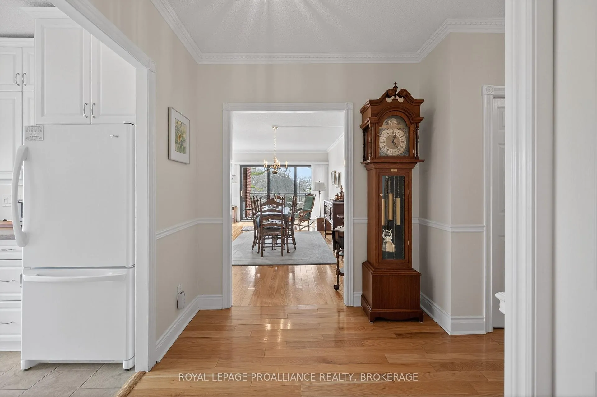 Photo 7 of Unit 404, 1000 King Street W, Kingston, Central City West — HOMEH