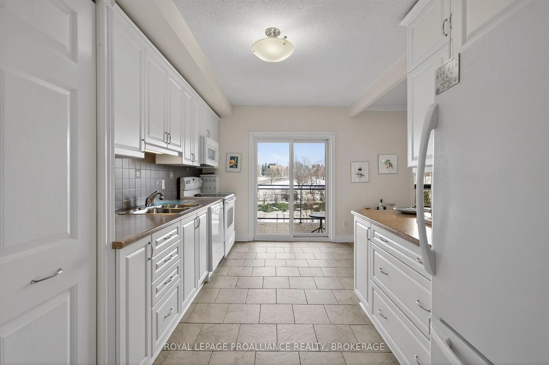 Photo 10 of Unit 404, 1000 King Street W, Kingston, Central City West — HOMEH