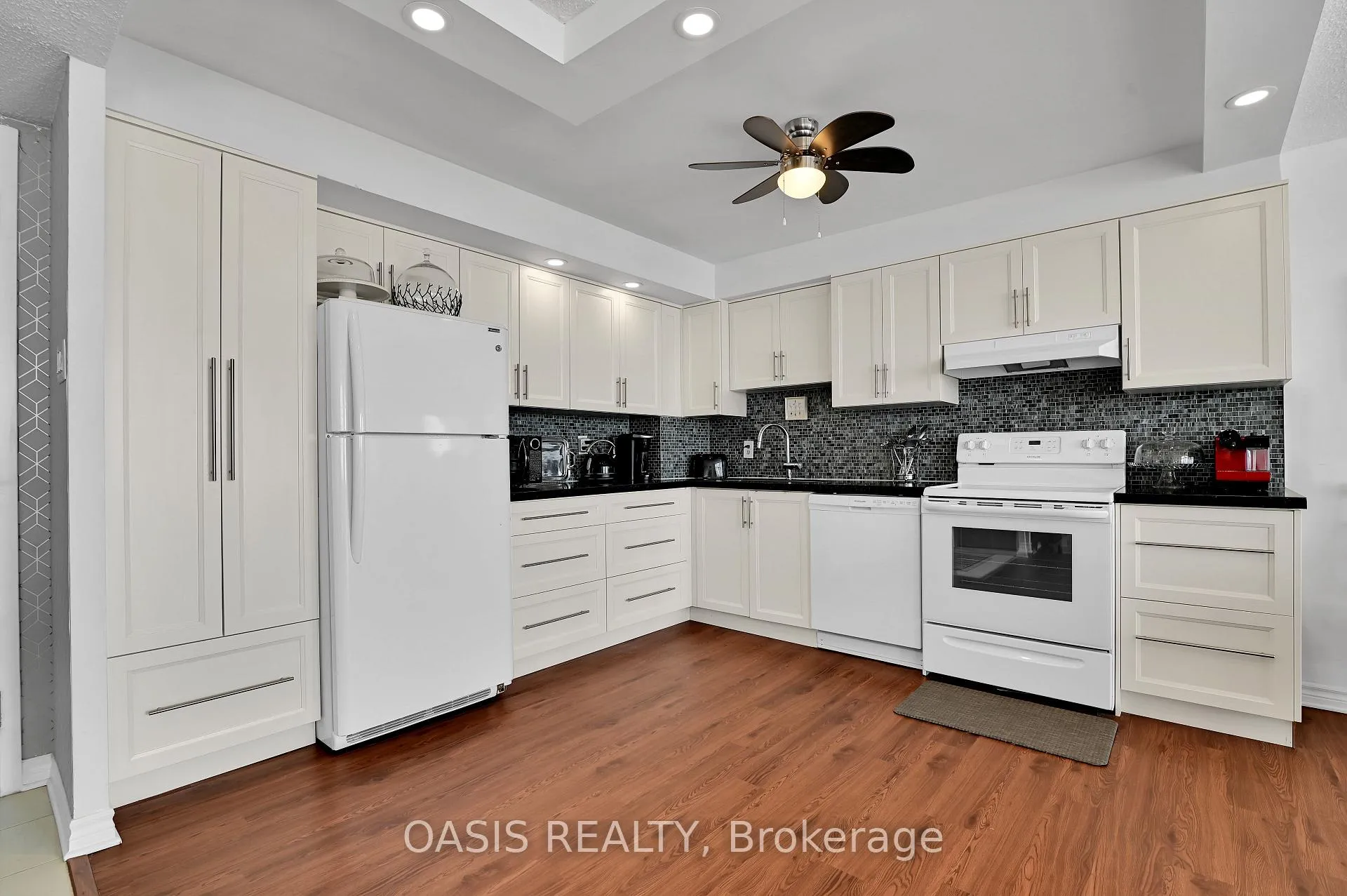 Photo 10 of Unit 1108, 2760 Carousel Crescent, Ottawa, Emerald Woods/Sawmill Creek — HOMEH