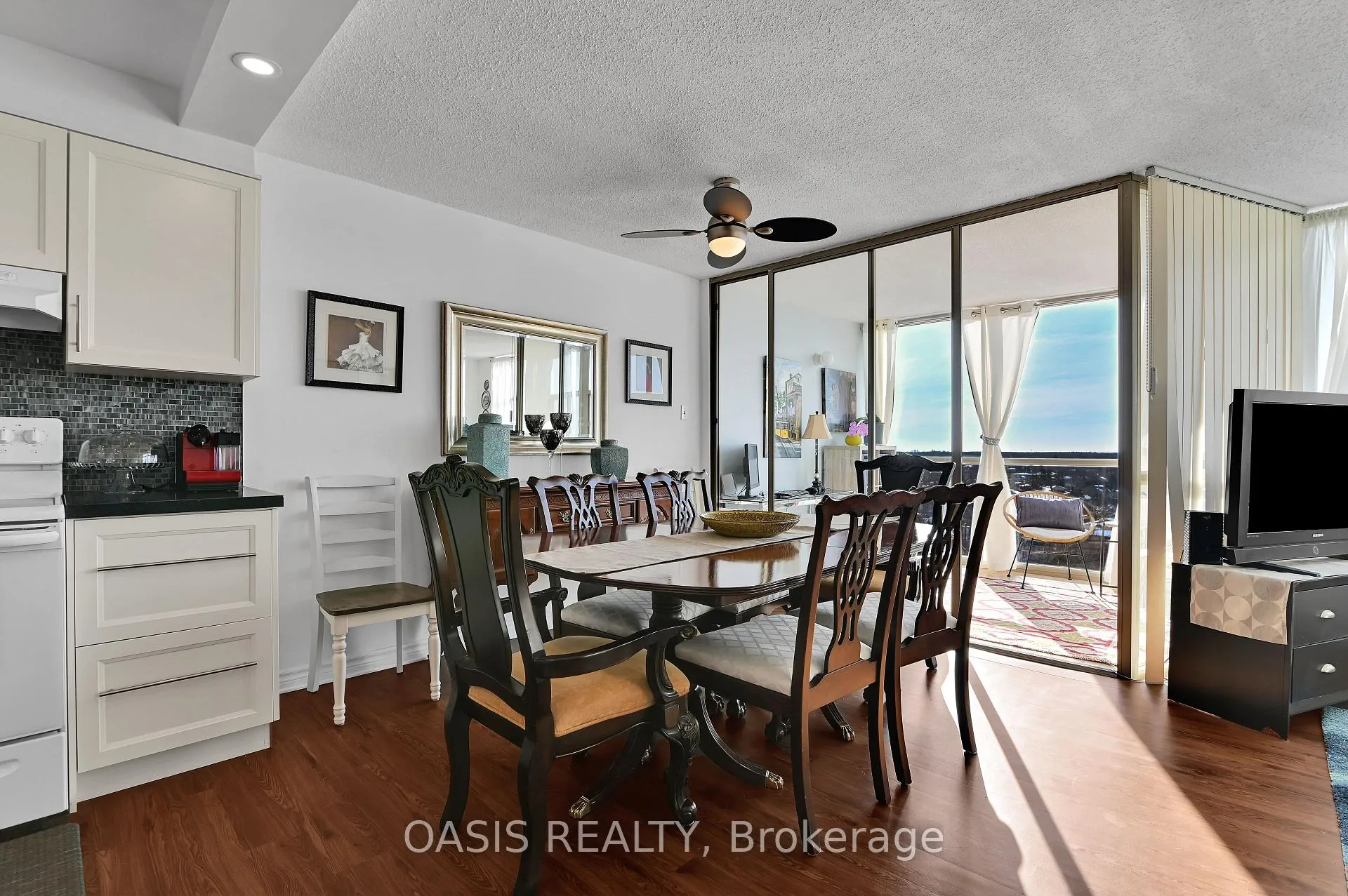 Photo 12 of Unit 1108, 2760 Carousel Crescent, Ottawa, Emerald Woods/Sawmill Creek — HOMEH