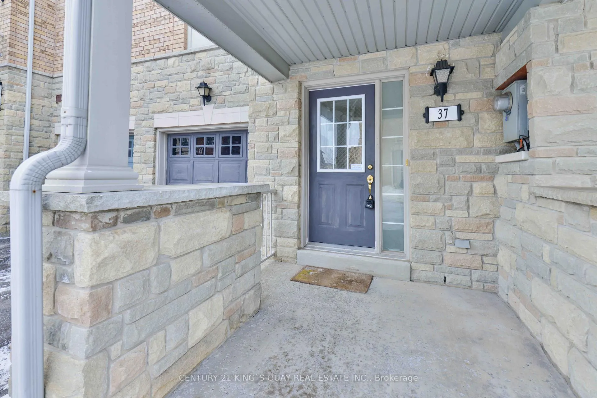 Photo 2 of 37 Prince Charles Way, Markham, Berczy — HOMEH