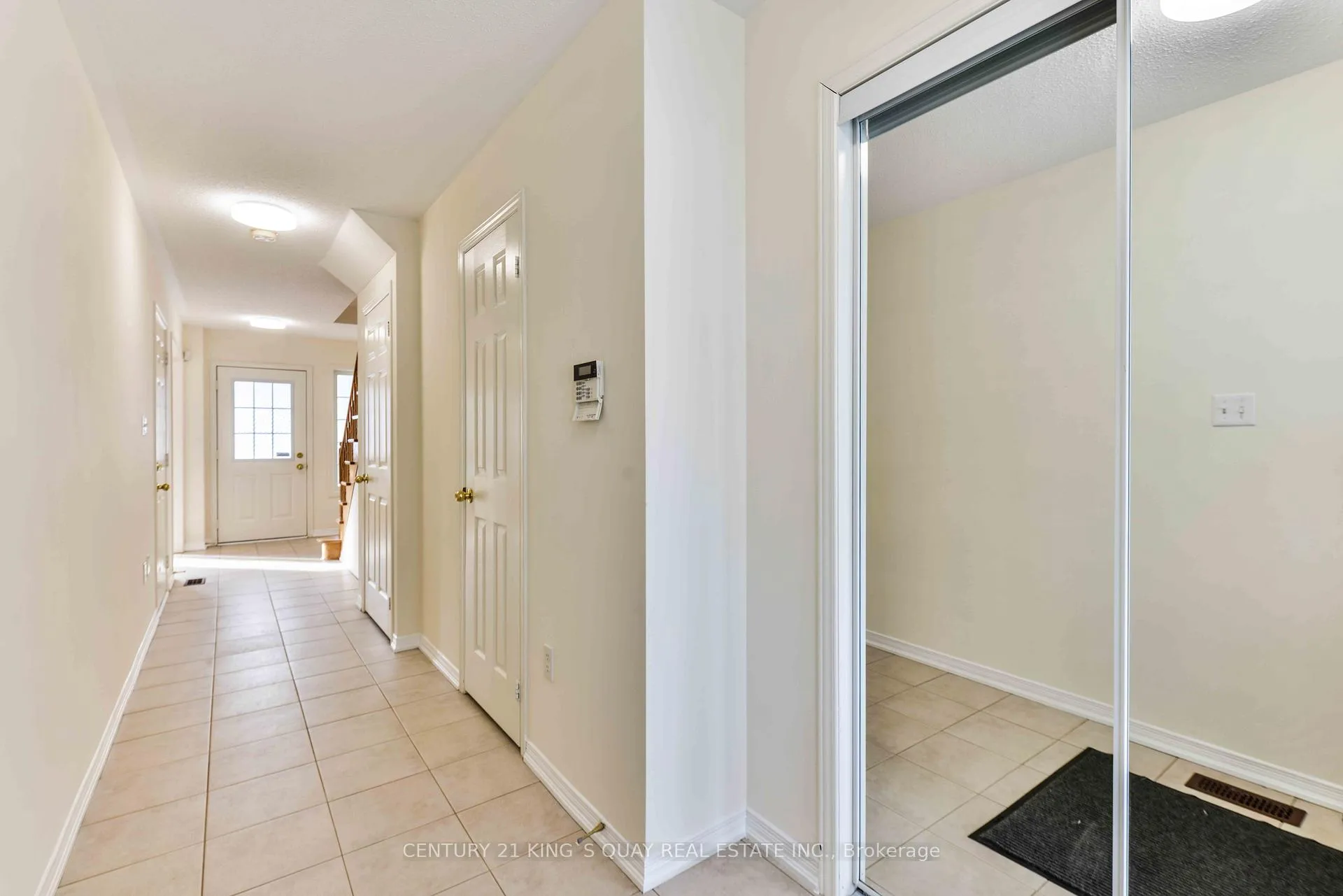 Photo 3 of 37 Prince Charles Way, Markham, Berczy — HOMEH