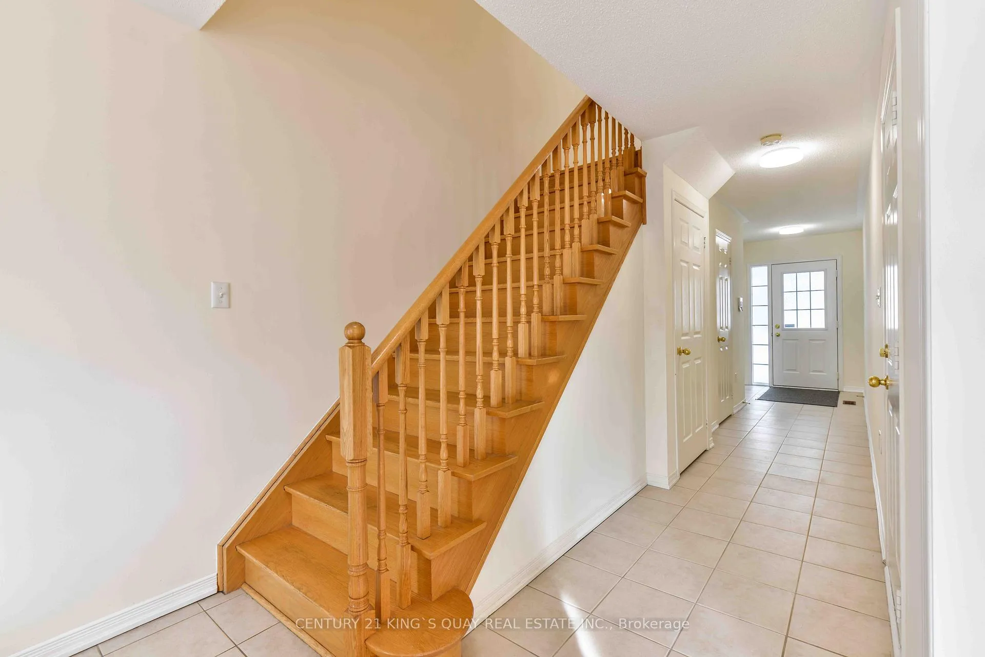 Photo 4 of 37 Prince Charles Way, Markham, Berczy — HOMEH