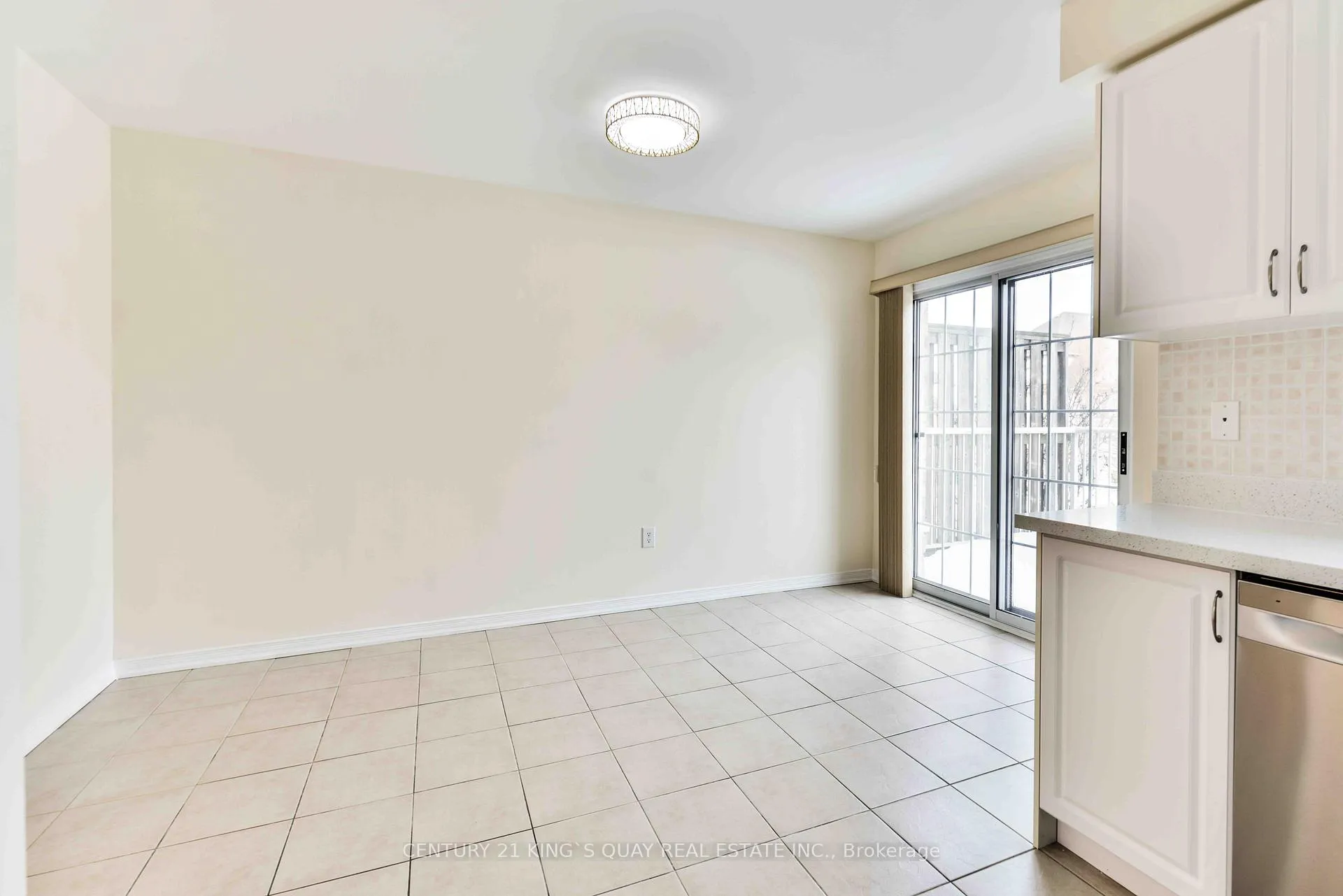 Photo 12 of 37 Prince Charles Way, Markham, Berczy — HOMEH