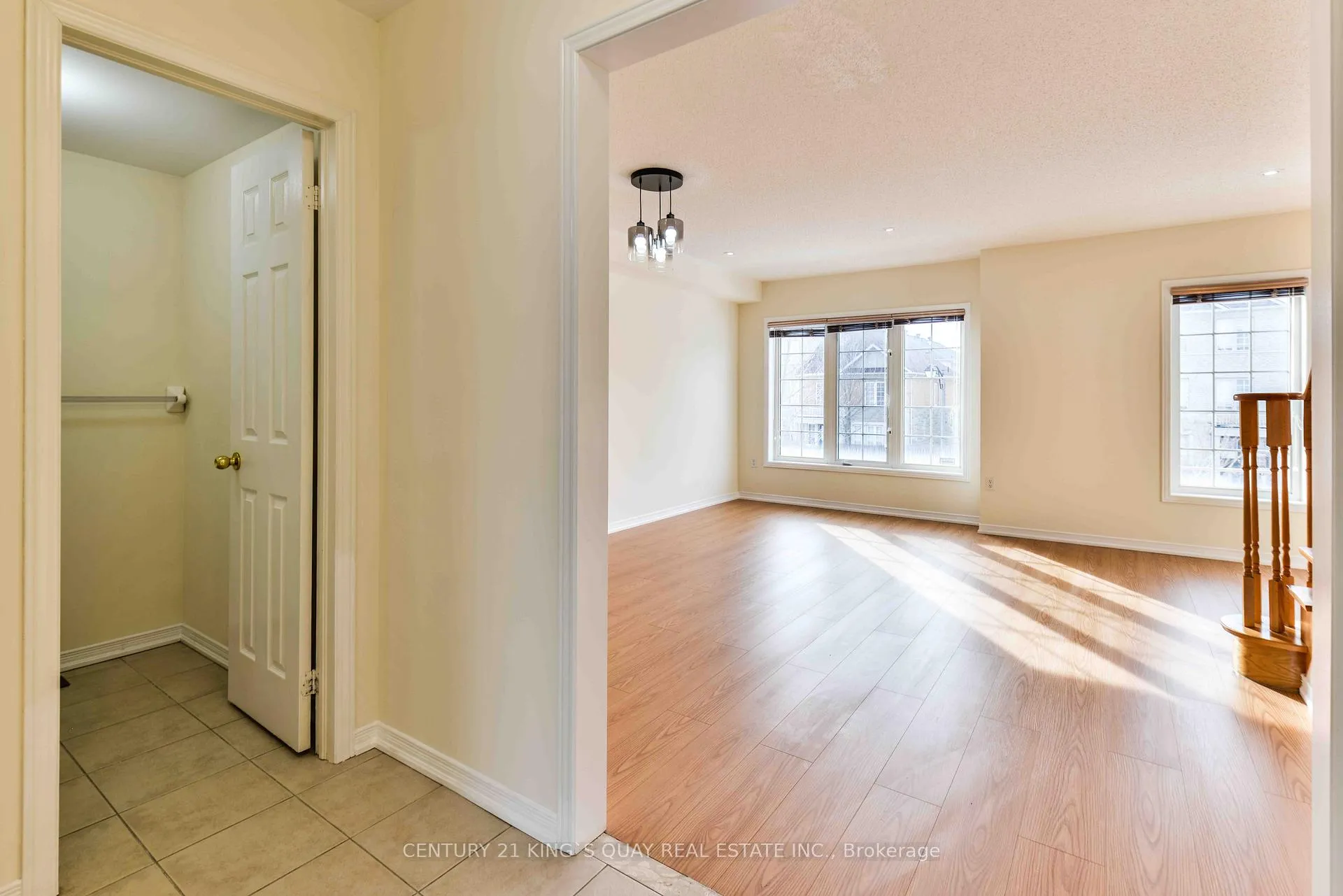 Photo 13 of 37 Prince Charles Way, Markham, Berczy — HOMEH