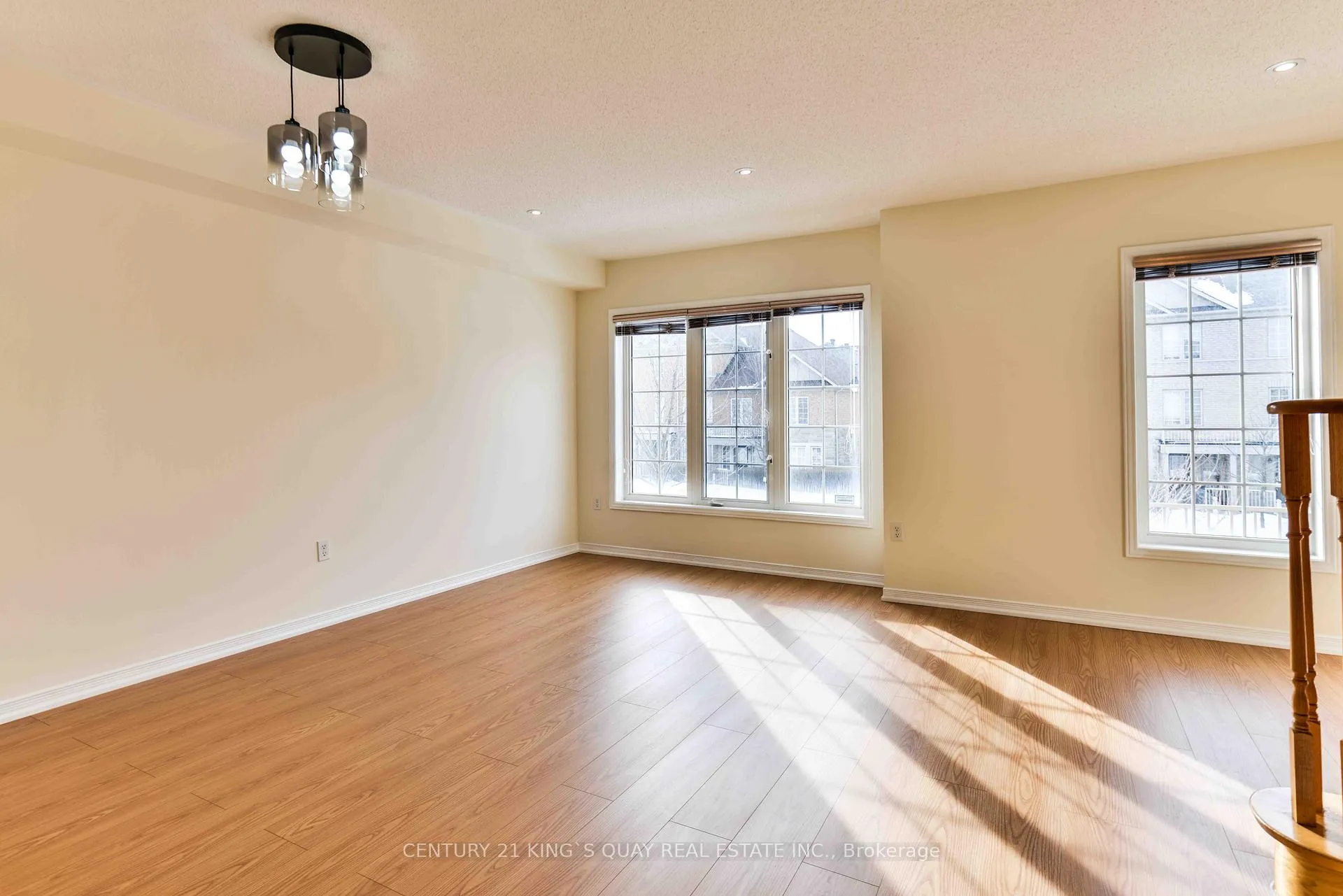 Photo 14 of 37 Prince Charles Way, Markham, Berczy — HOMEH