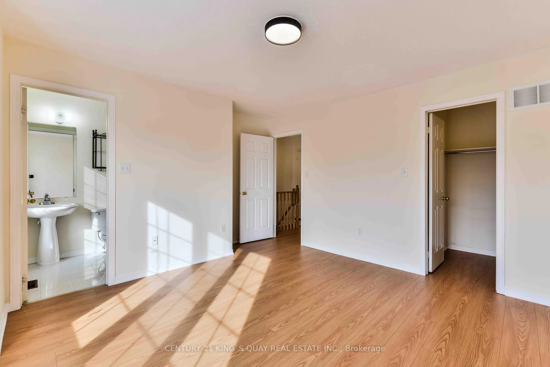 Photo 19 of 37 Prince Charles Way, Markham, Berczy — HOMEH