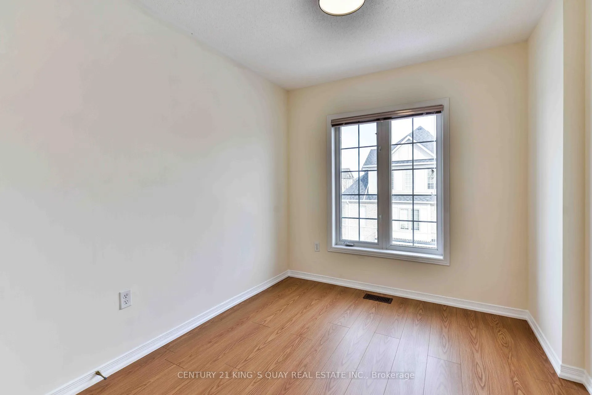 Photo 21 of 37 Prince Charles Way, Markham, Berczy — HOMEH